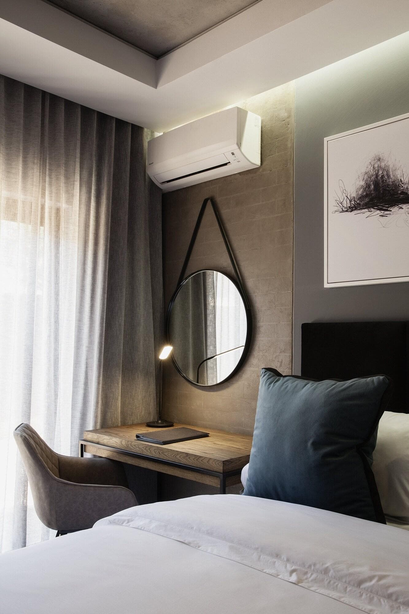 The Capital Melrose, Room