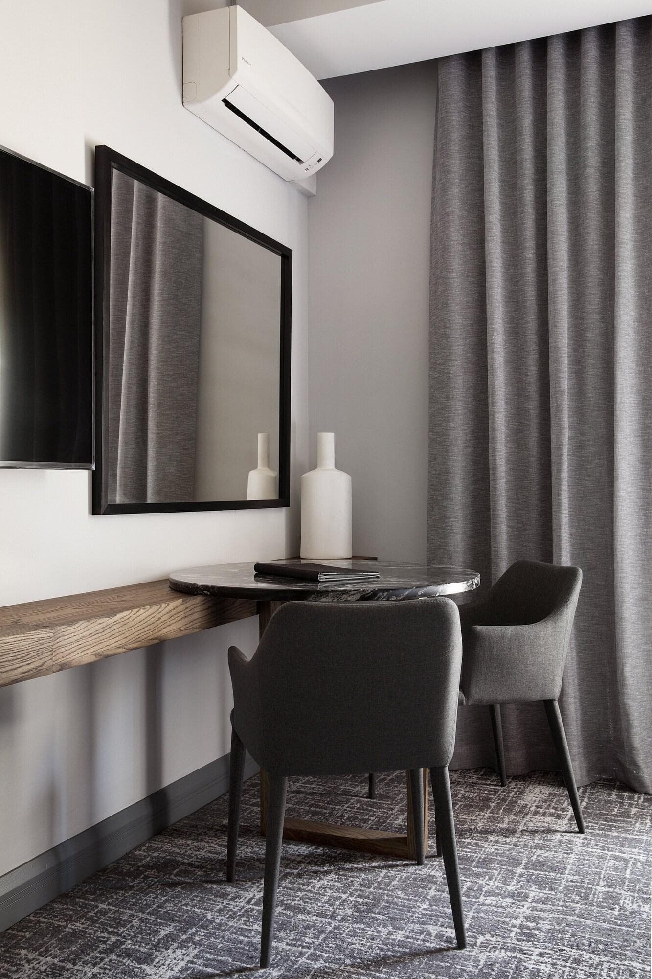 The Capital Melrose, Room