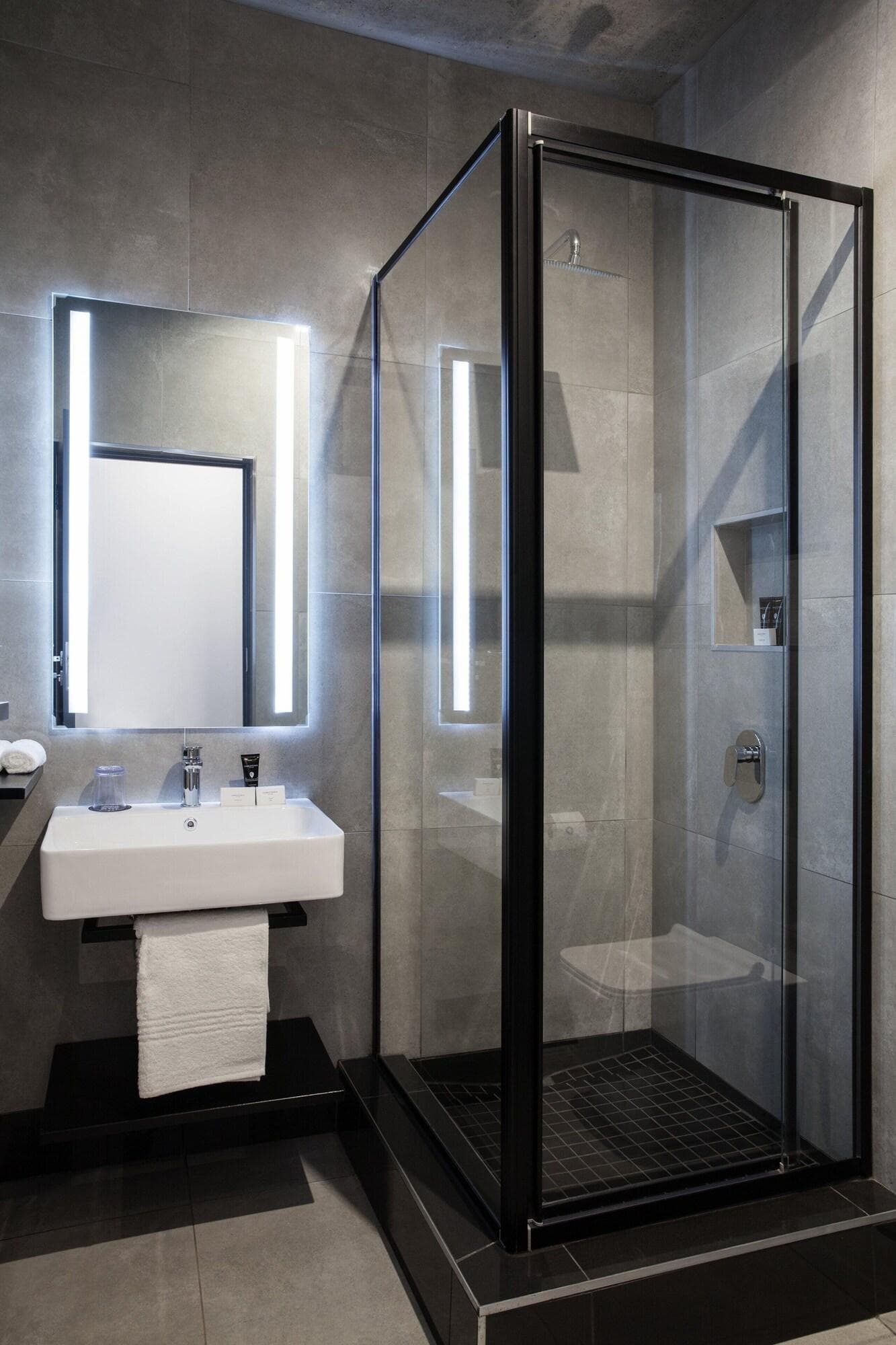 The Capital Melrose, Room