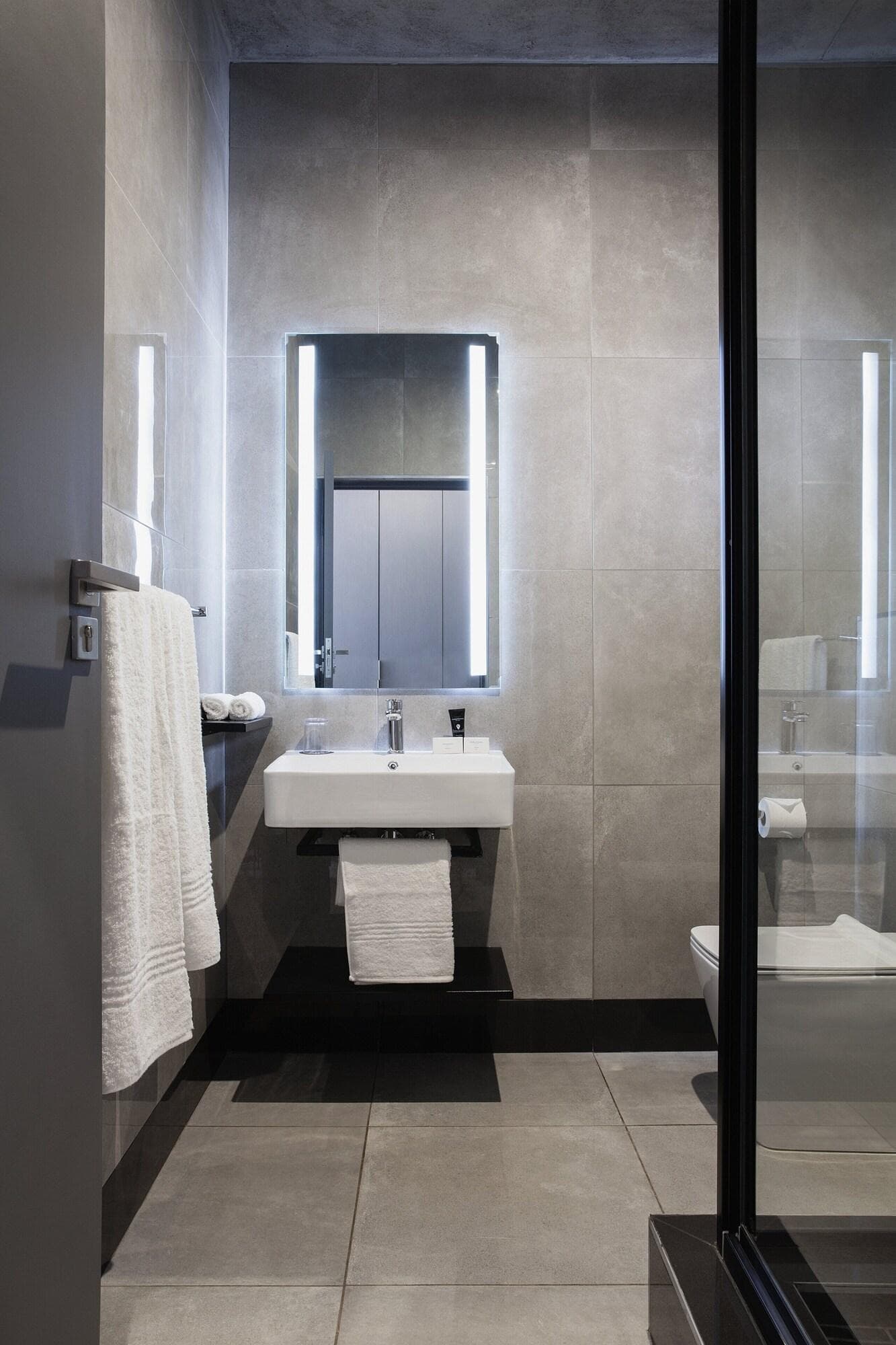 The Capital Melrose, Room