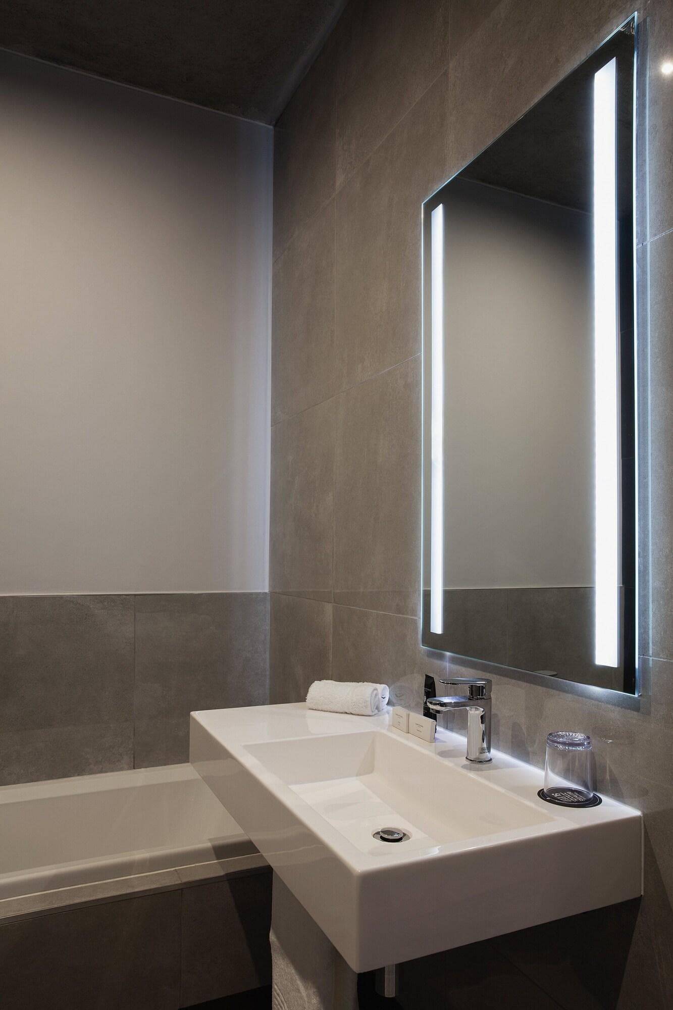 The Capital Melrose, Room