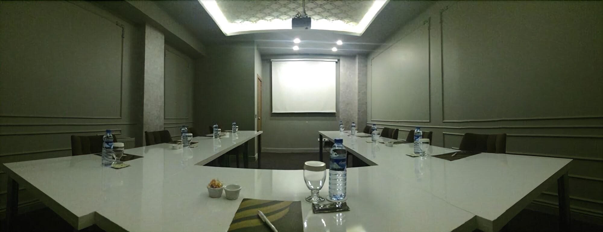 Hotel Zade, Conferences