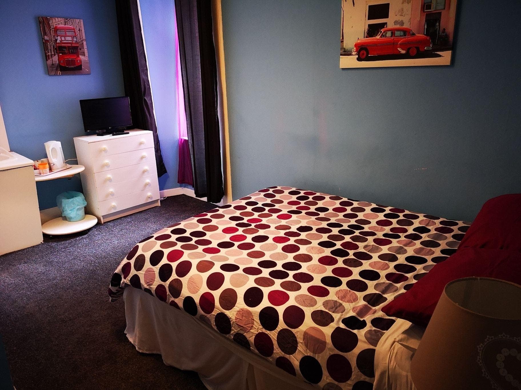 Claredon Hotel, Room