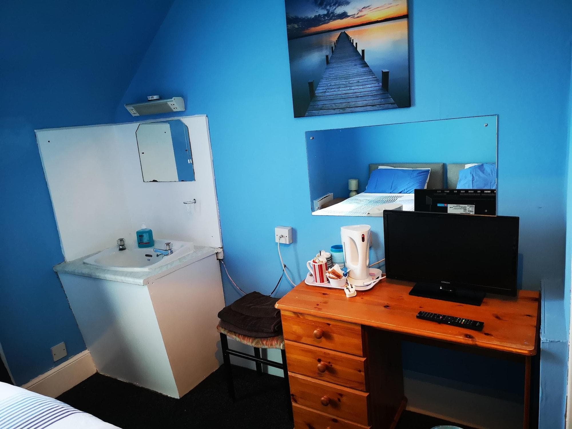 Claredon Hotel, Room