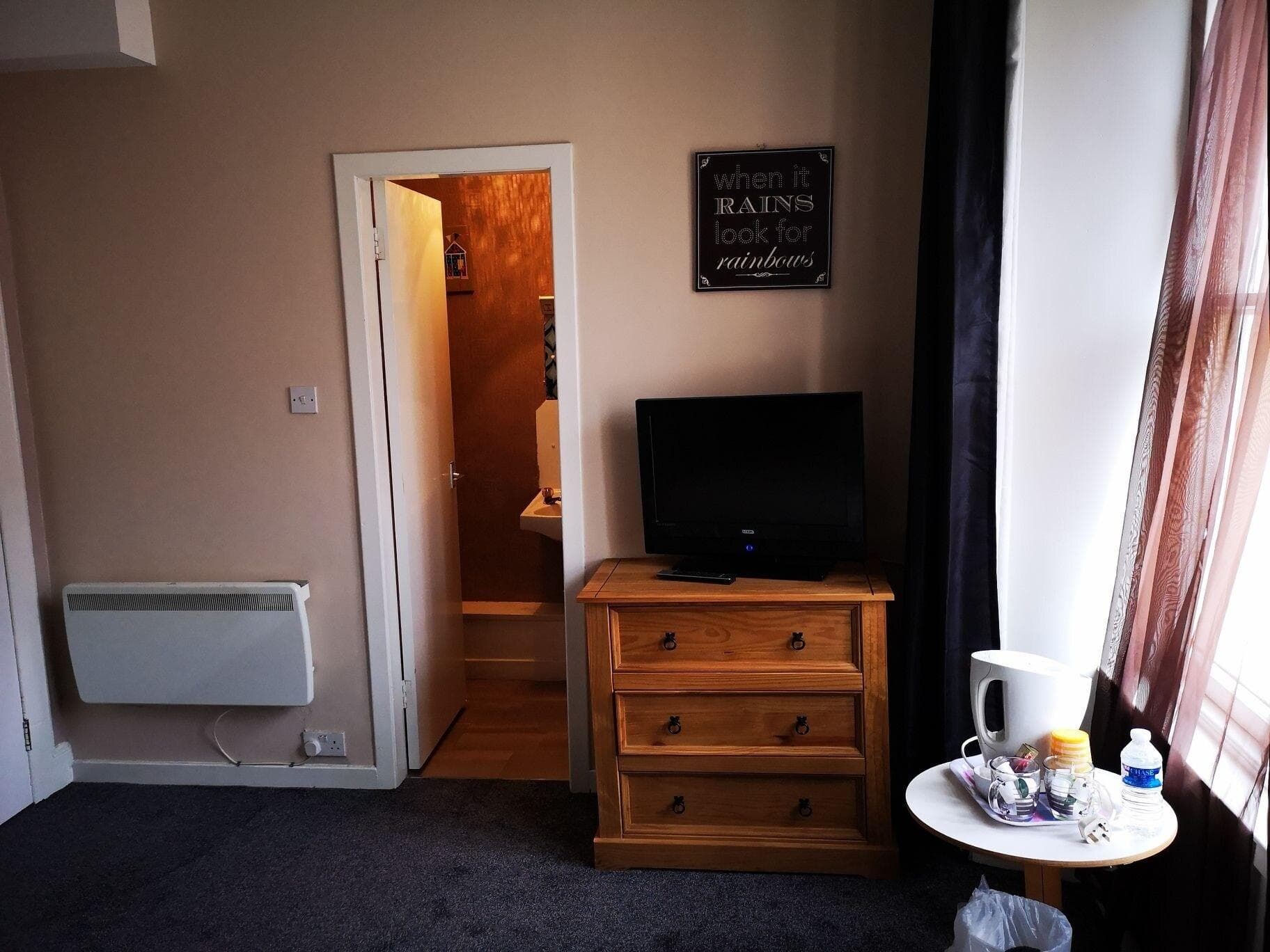 Claredon Hotel, Room