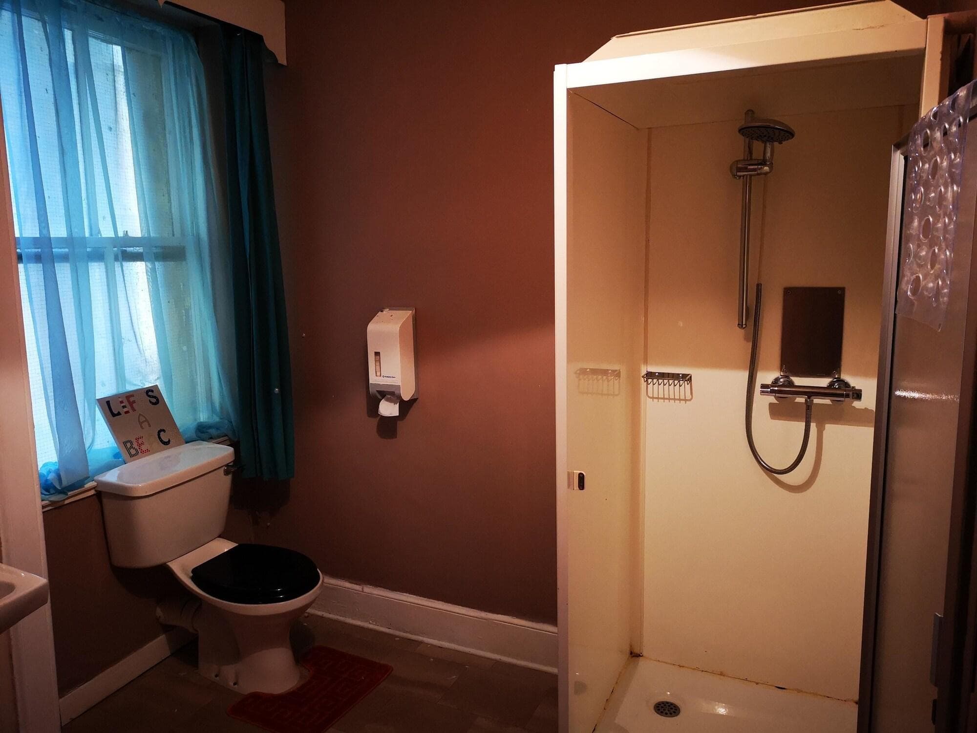 Claredon Hotel, Room