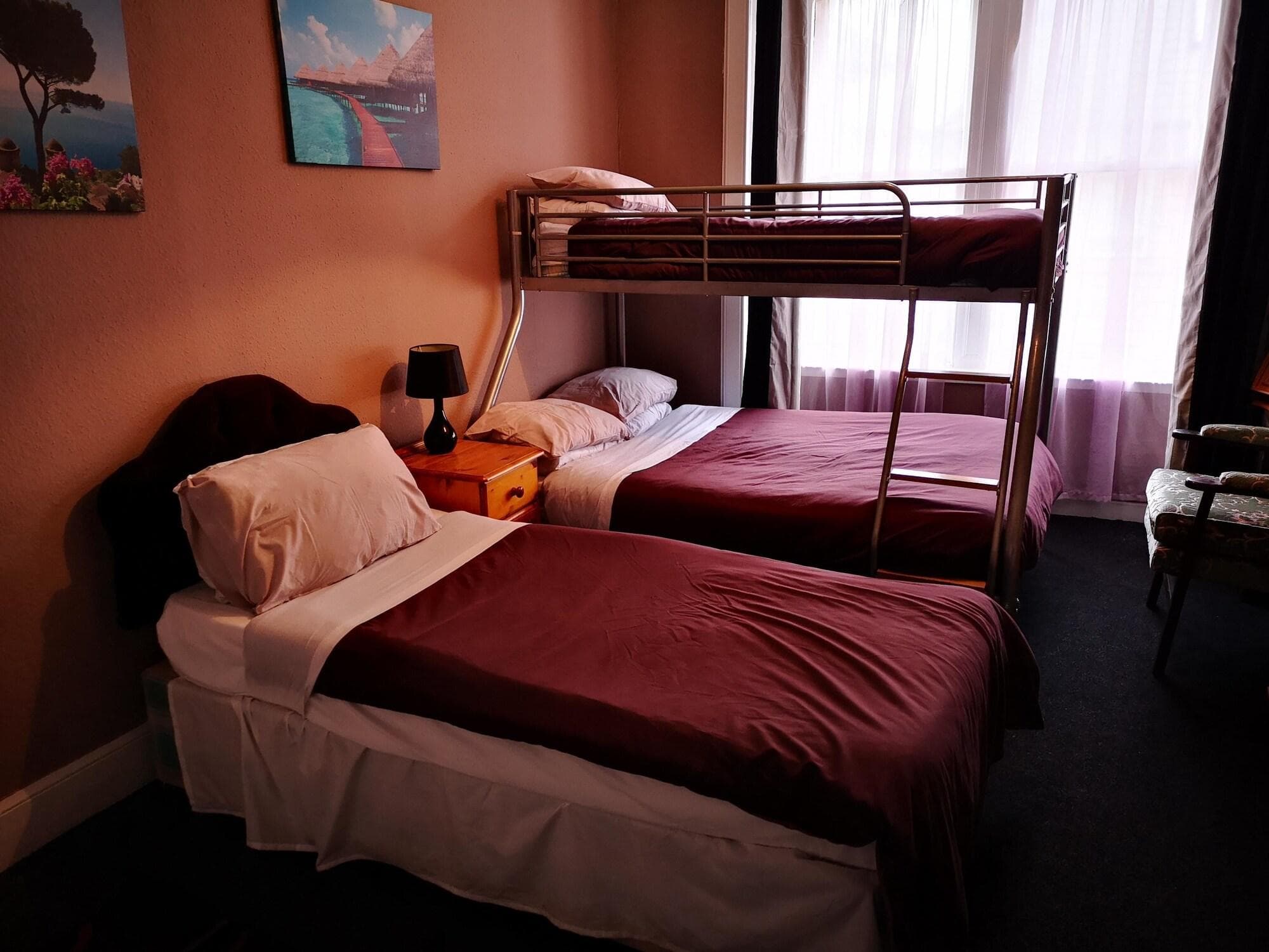 Claredon Hotel, Room