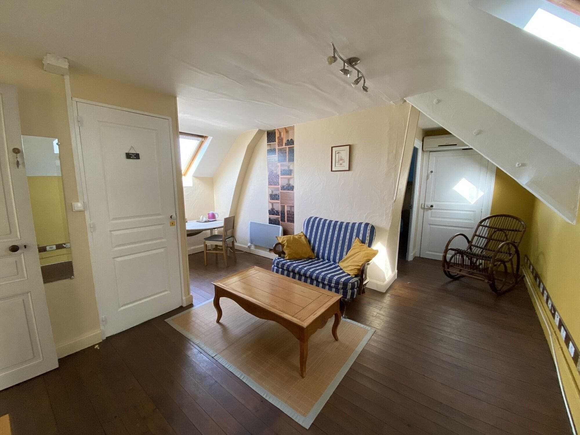 Closerie La Fontaine, Room