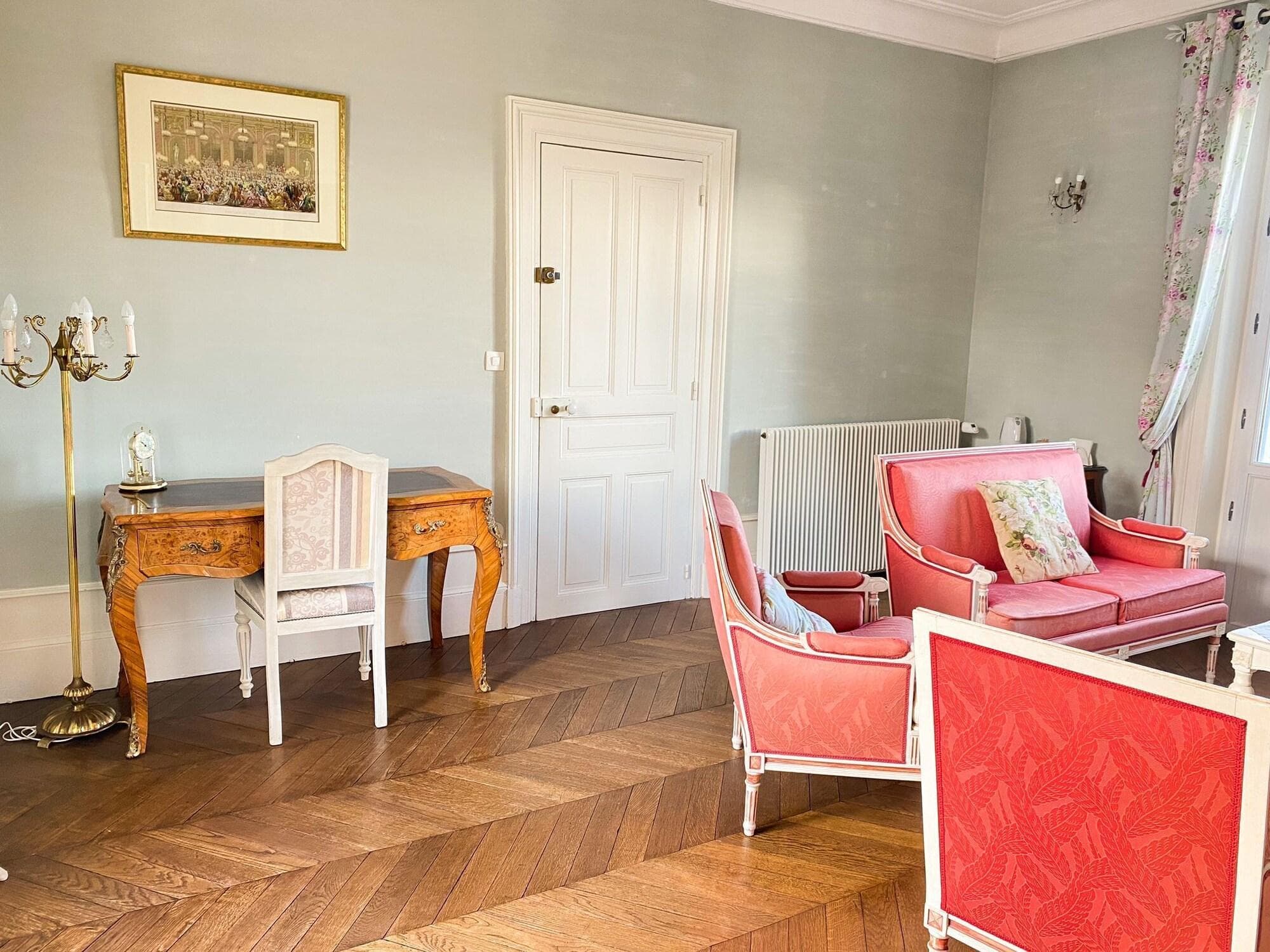 Closerie La Fontaine, Room