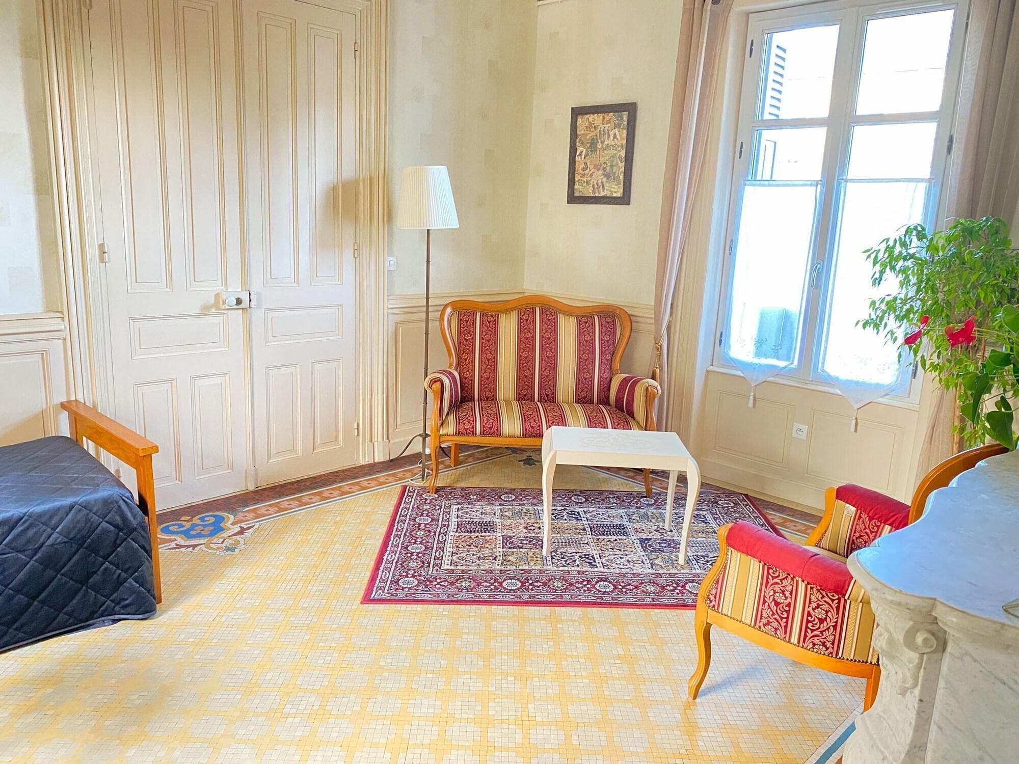 Closerie La Fontaine, Room