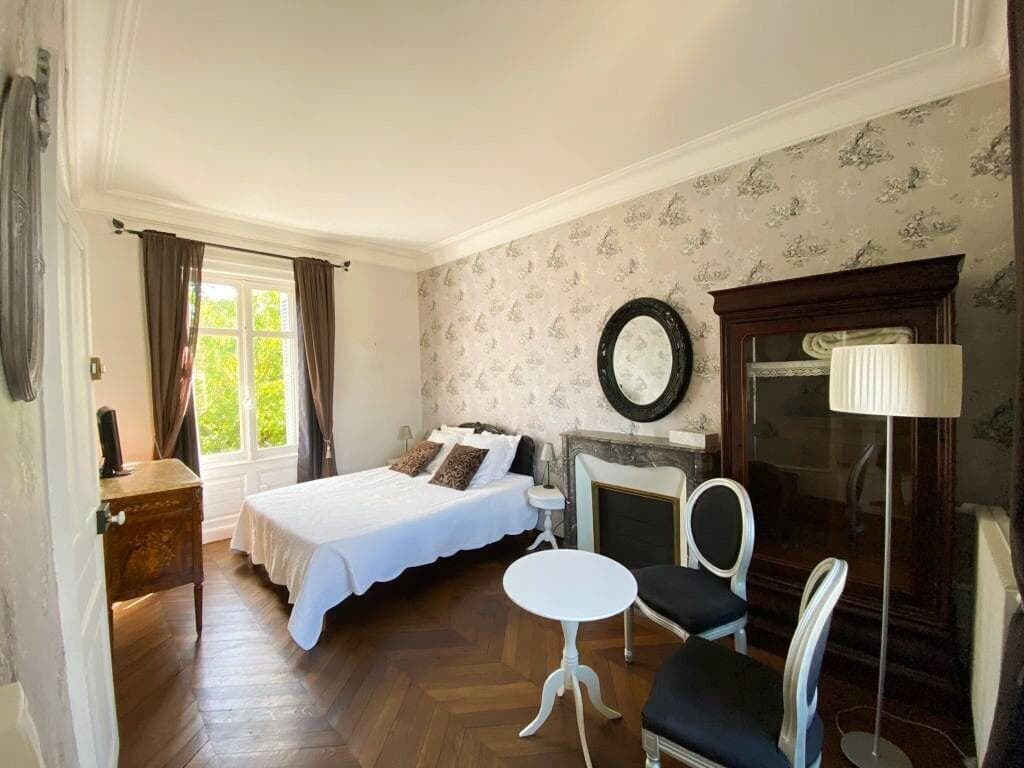 Closerie La Fontaine, Room