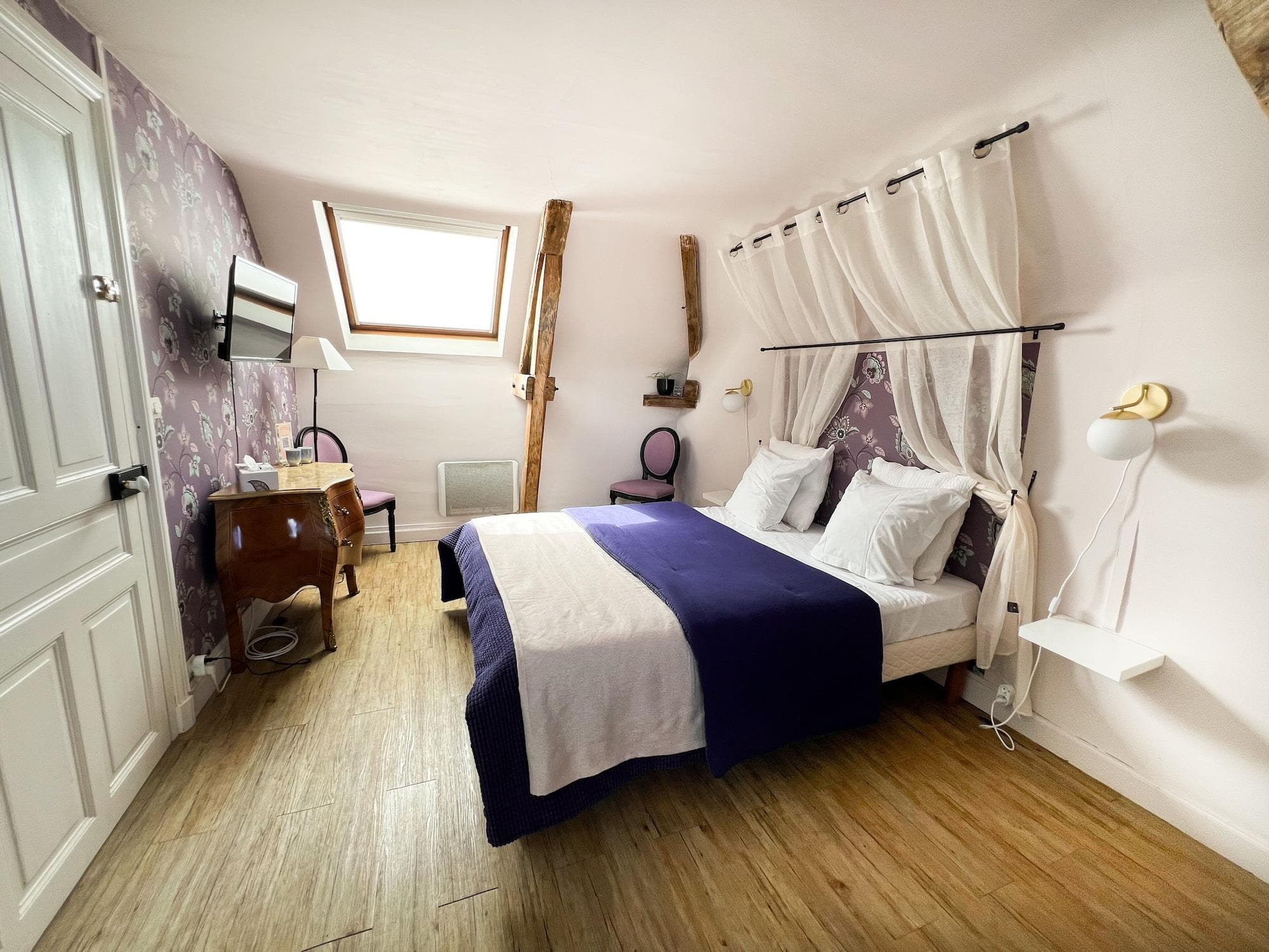 Closerie La Fontaine, Room