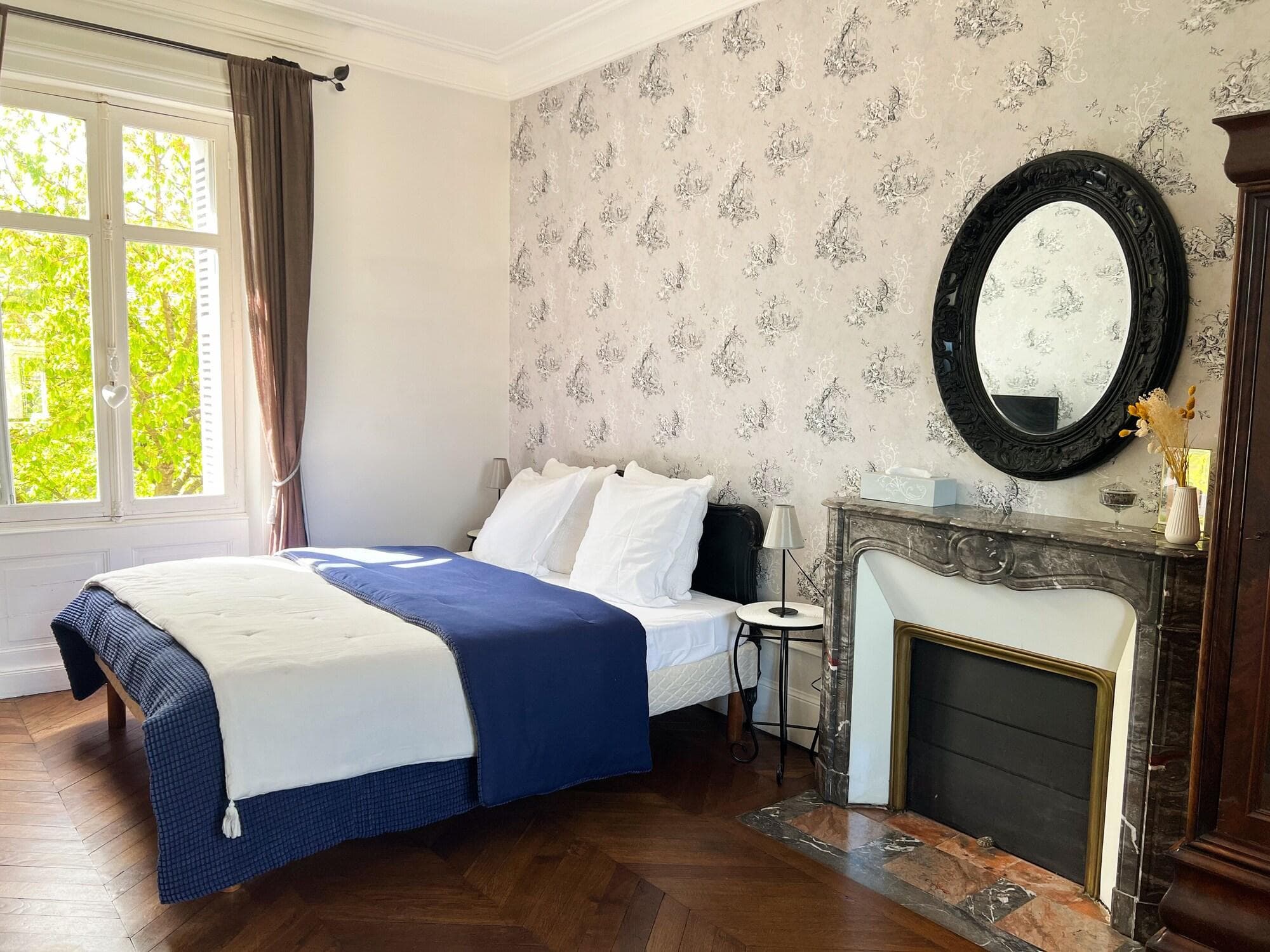 Closerie La Fontaine, Room