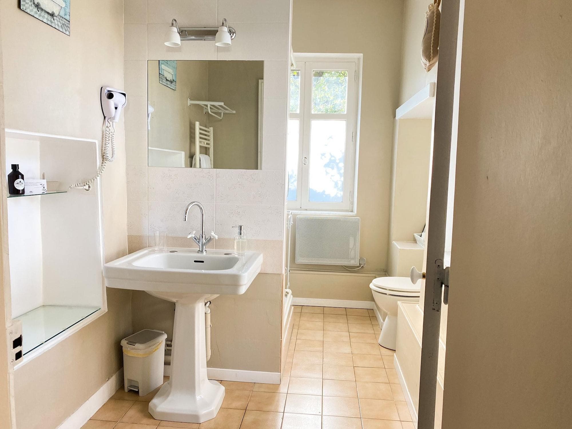 Closerie La Fontaine, Room