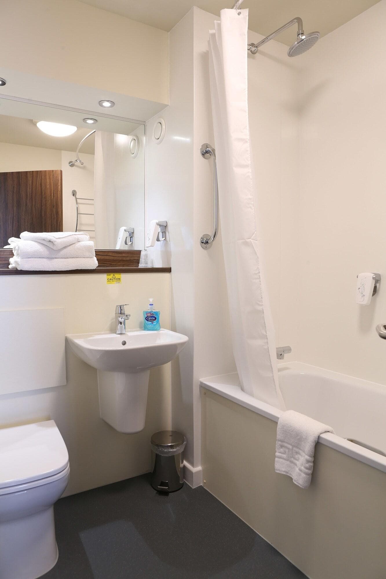 Red Squirrel, Stevenston By Marston'S Inns, Room