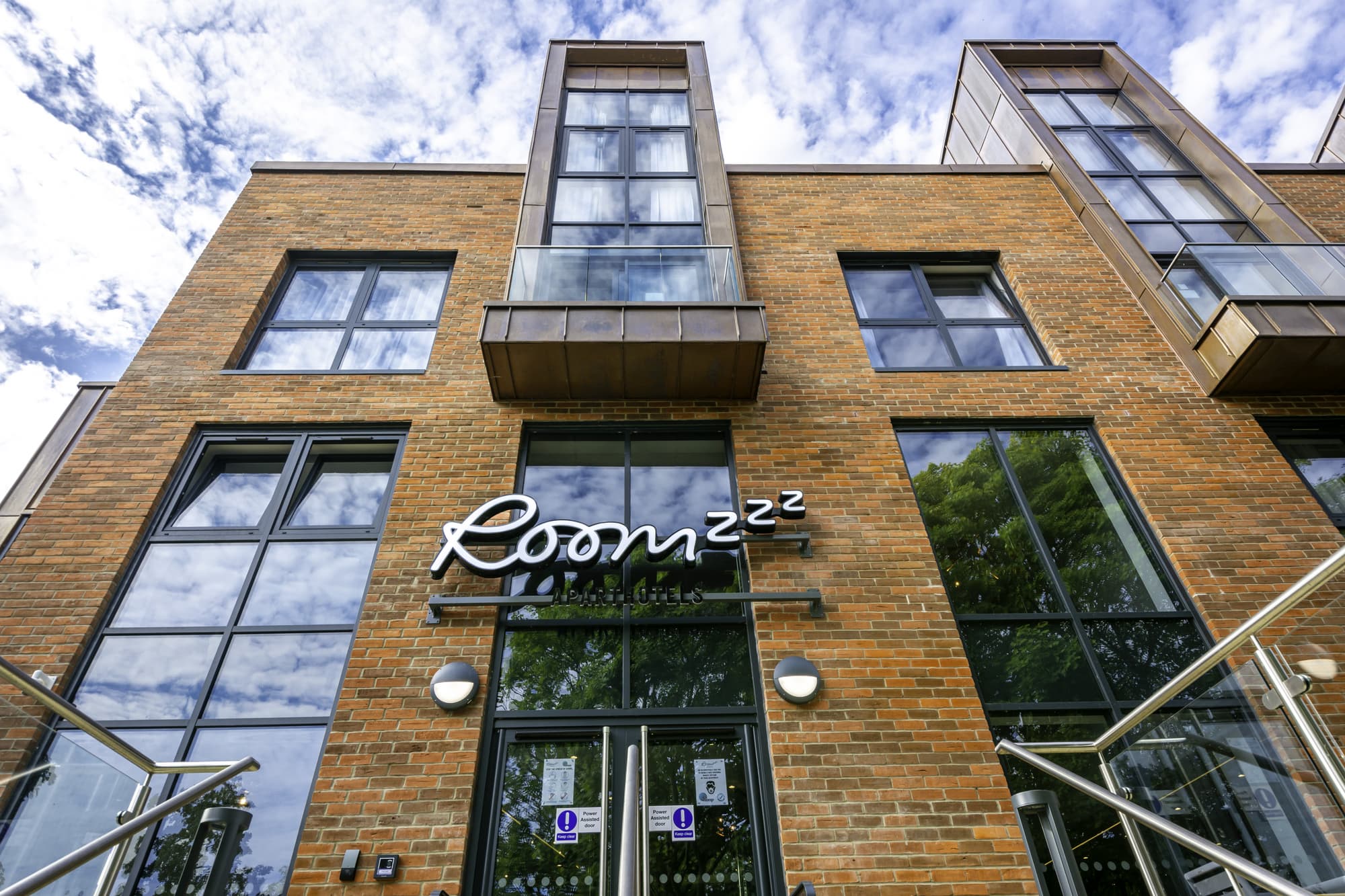 Roomzzz York City, General view