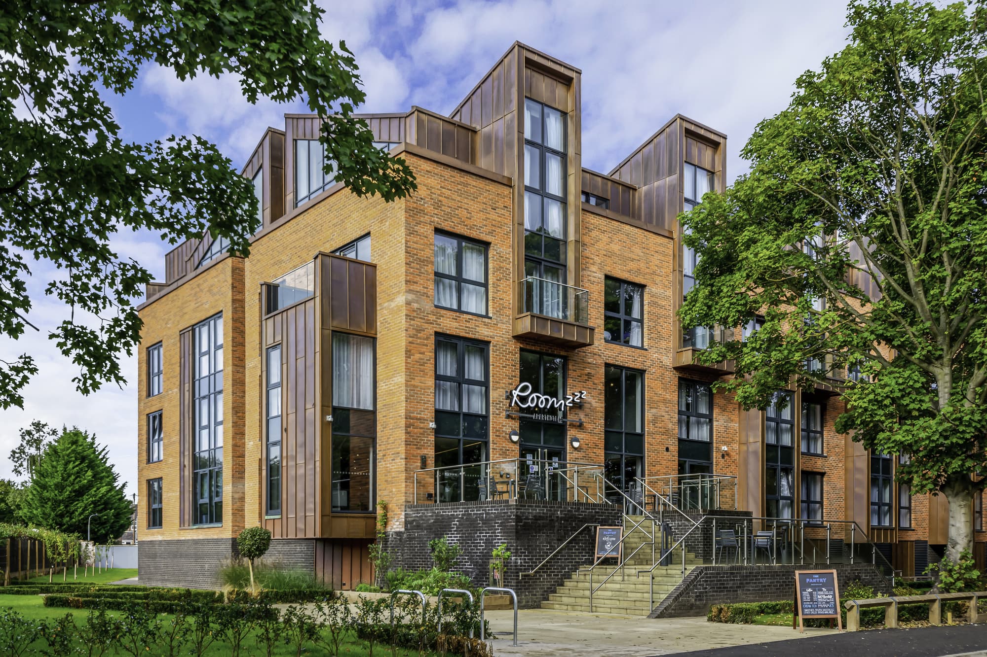 Roomzzz York City, General view