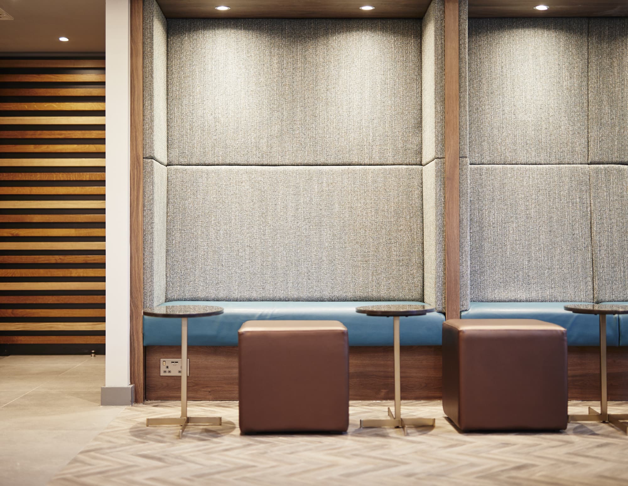 Roomzzz York City, Lobby