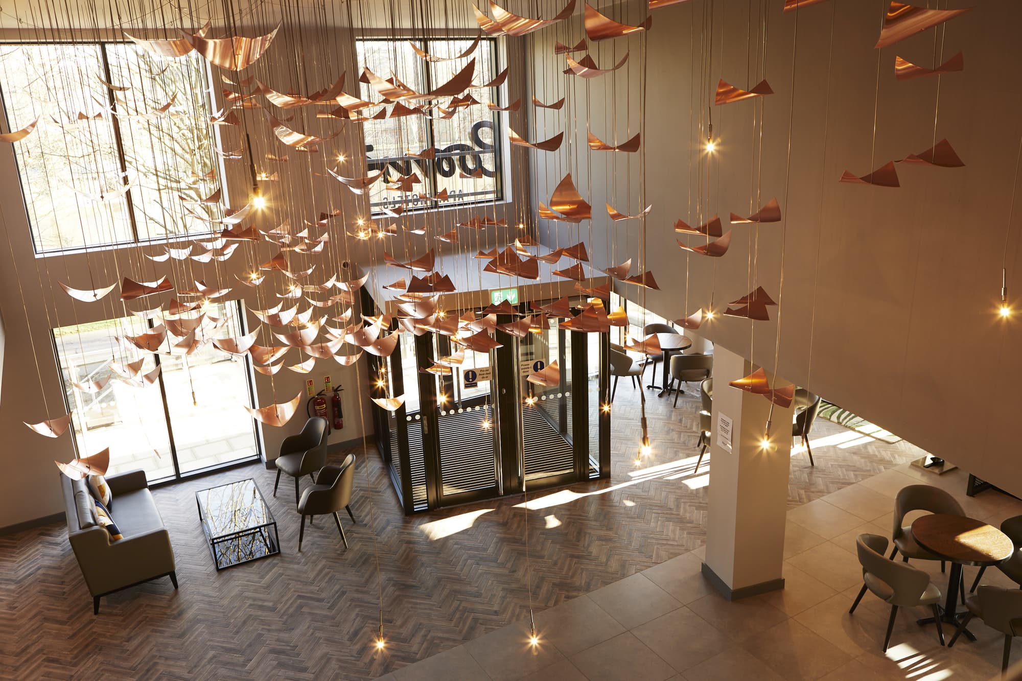 Roomzzz York City, Lobby