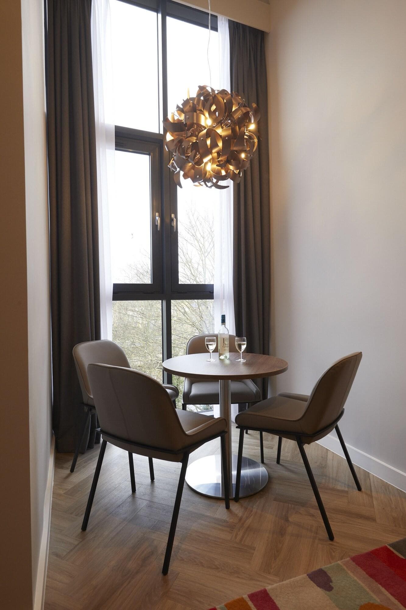 Roomzzz York City, Room