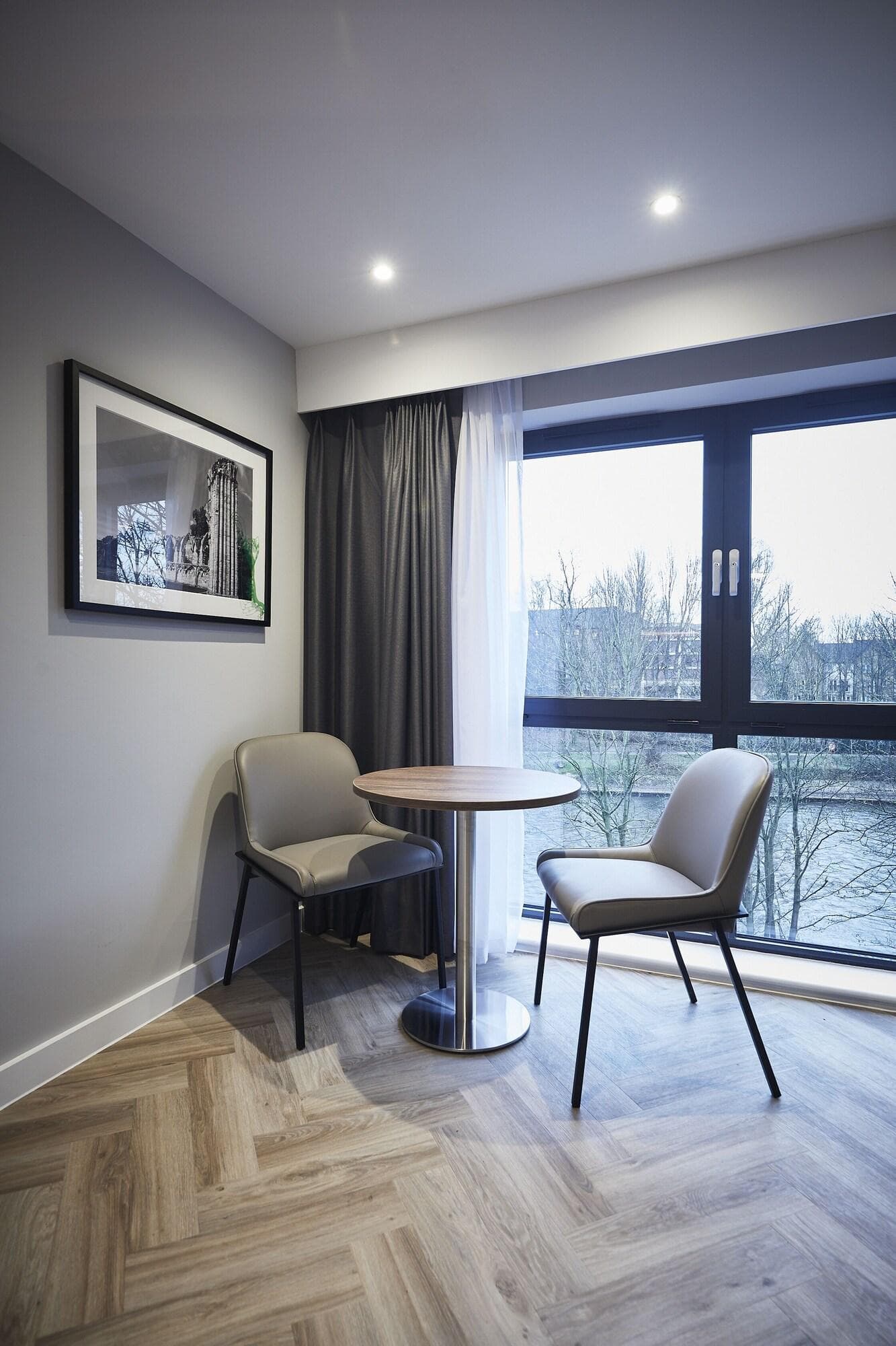 Roomzzz York City, Room