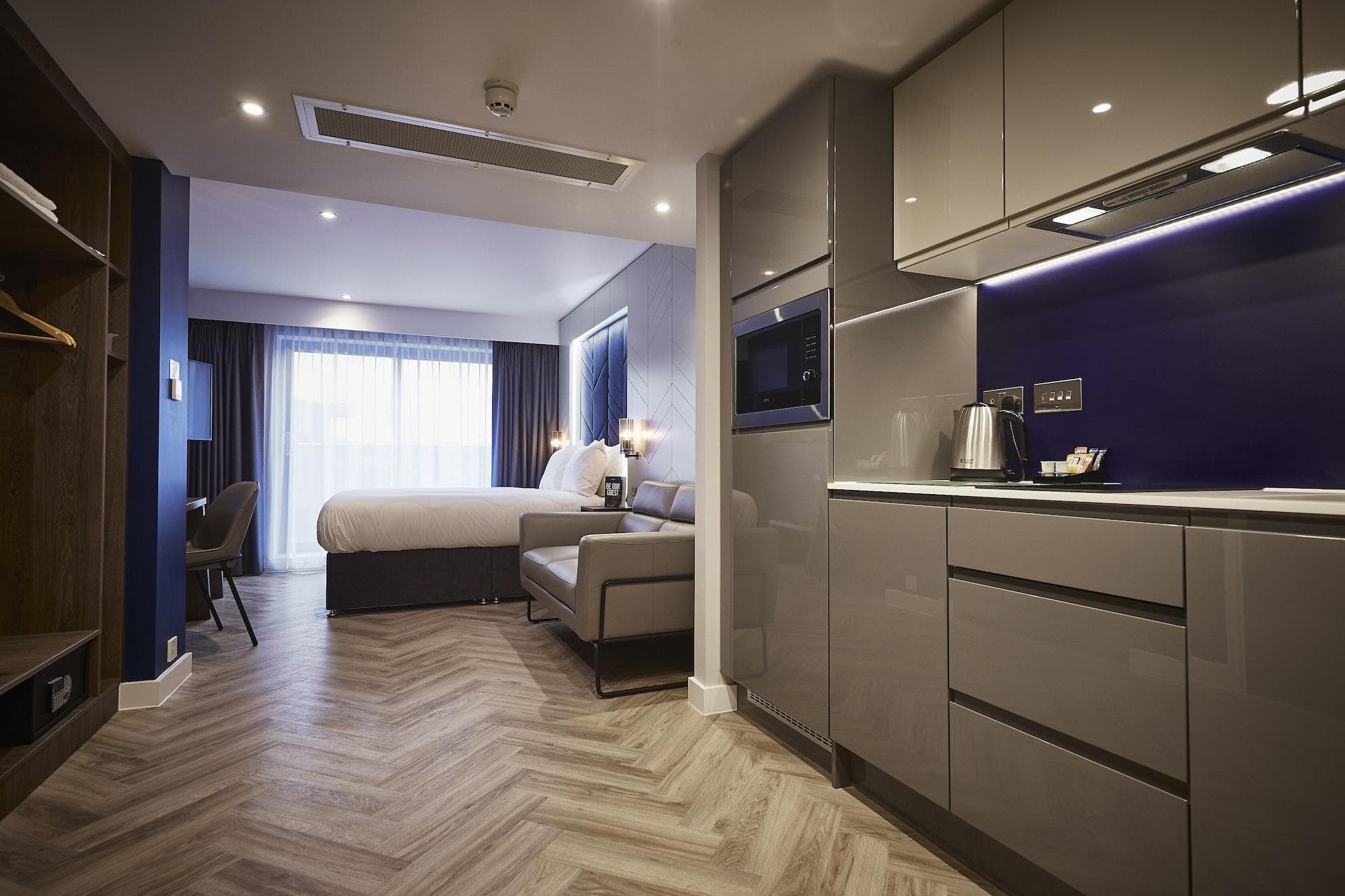 Roomzzz York City, Room