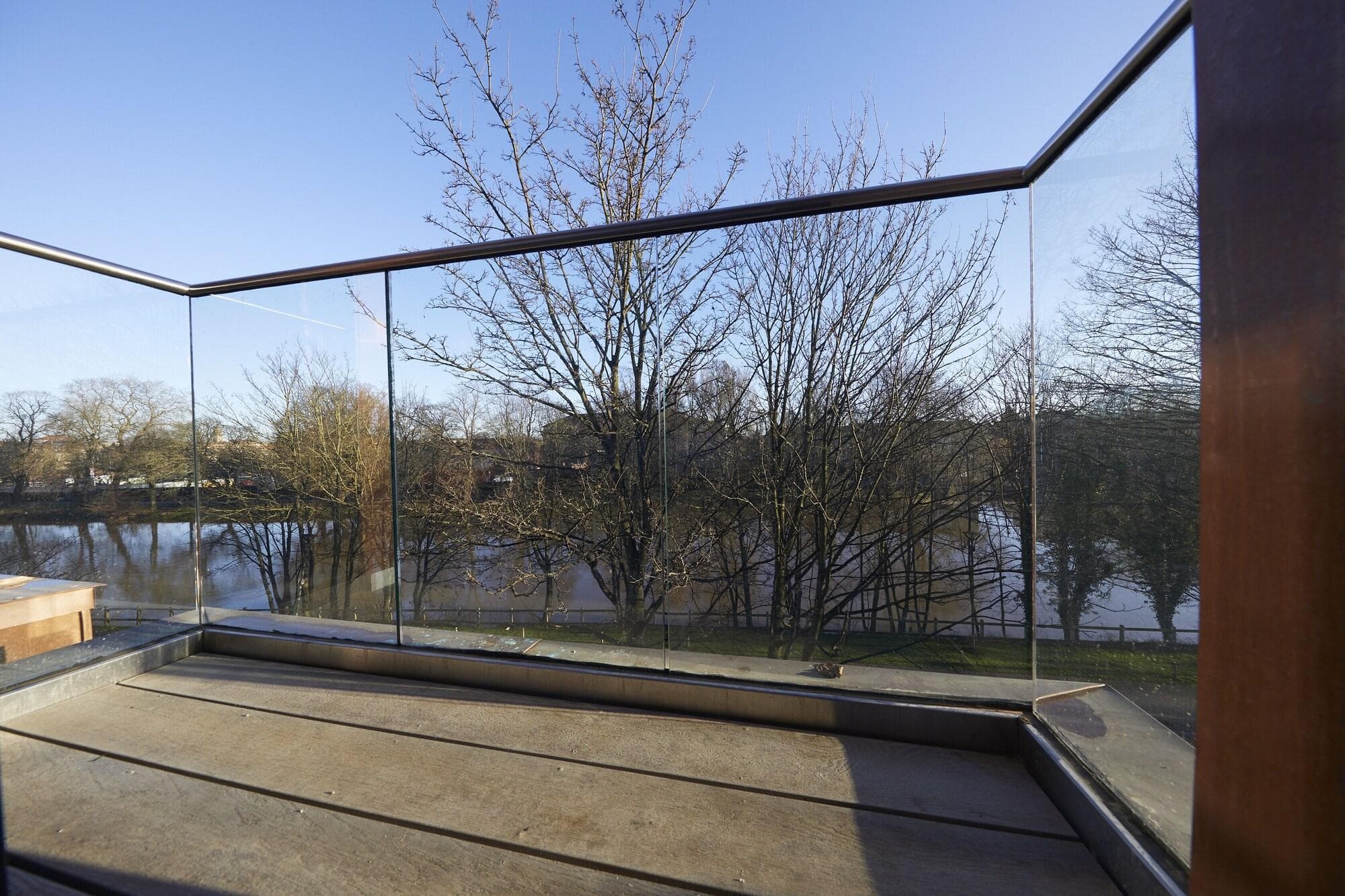 Roomzzz York City, Room