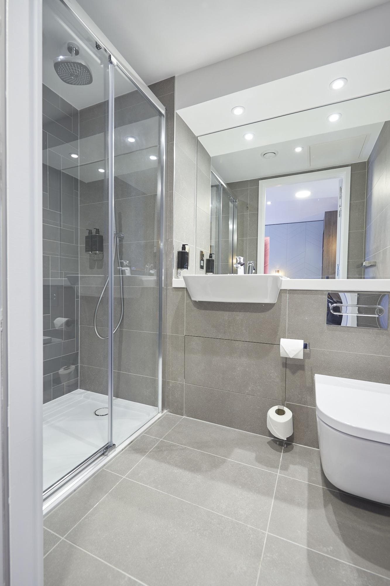 Roomzzz York City, Room