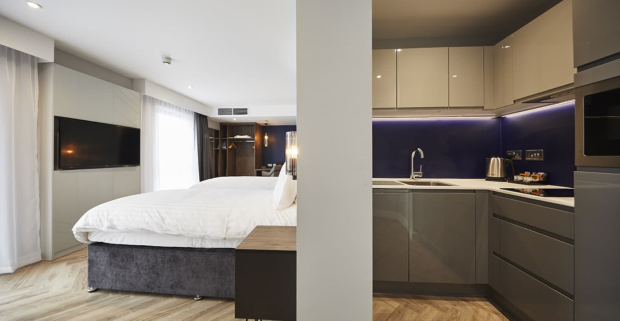 Roomzzz York City, Room