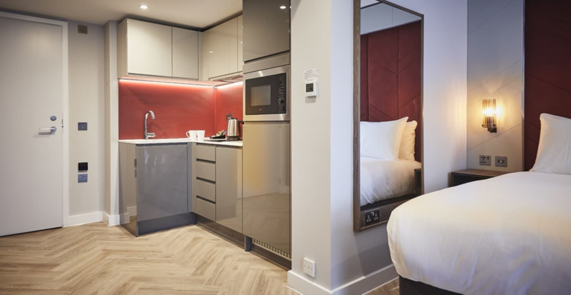 Roomzzz York City, Room