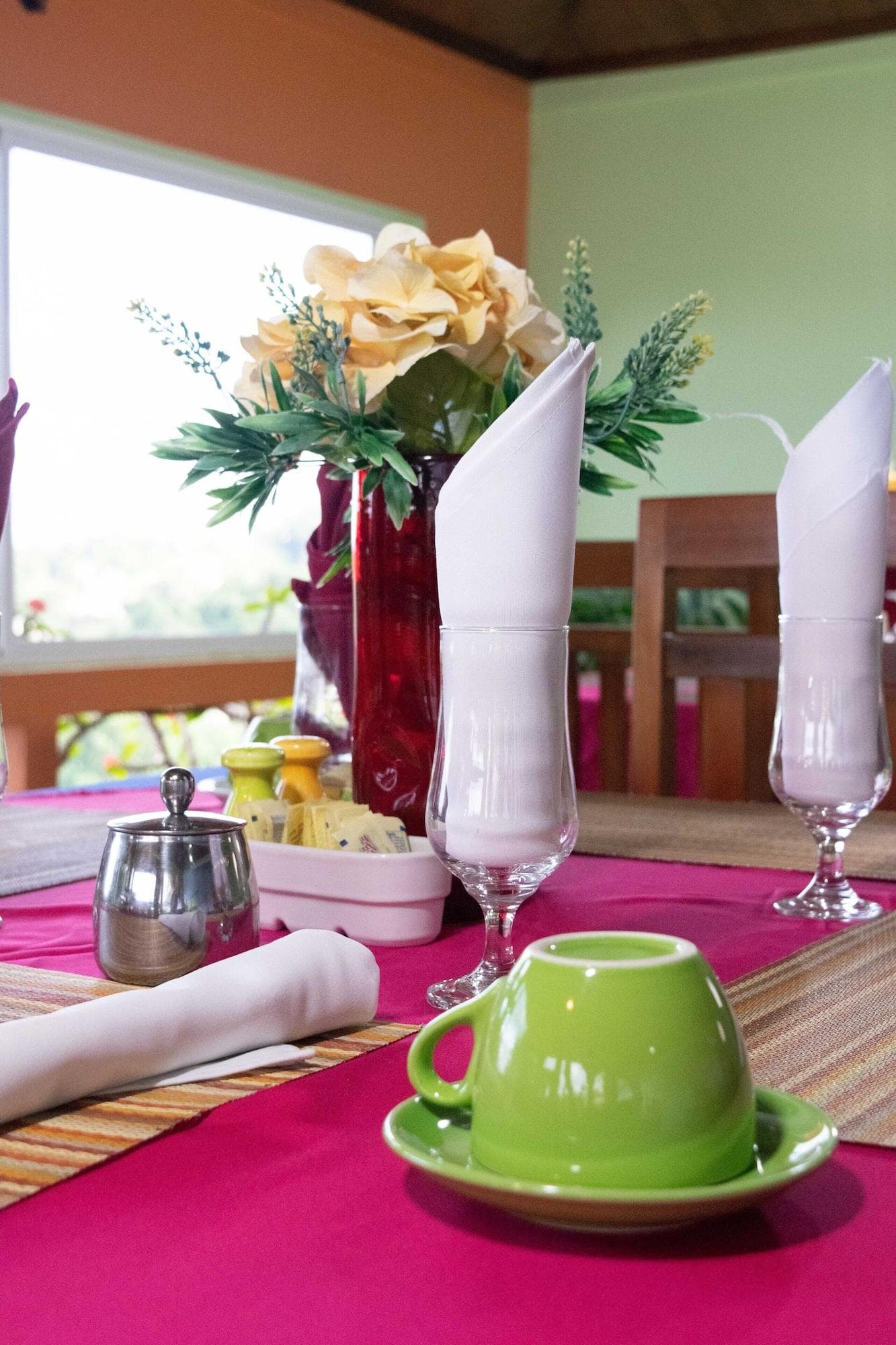 Mandeview Hotel, Restaurant