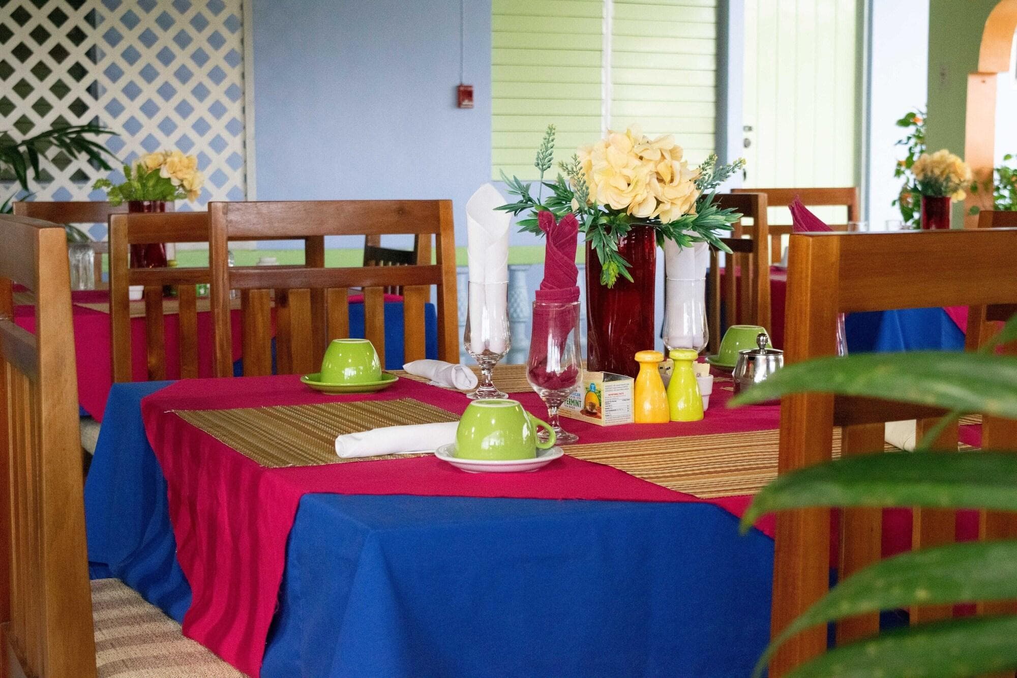 Mandeview Hotel, Restaurant