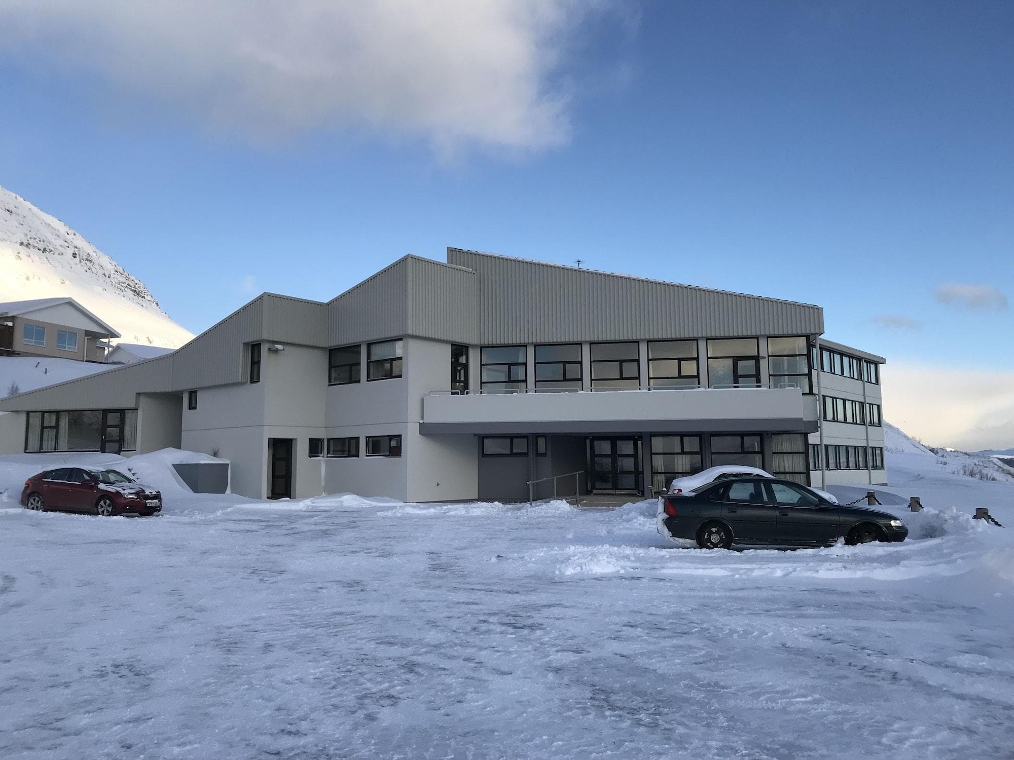 The Cliff Hotel, General view
