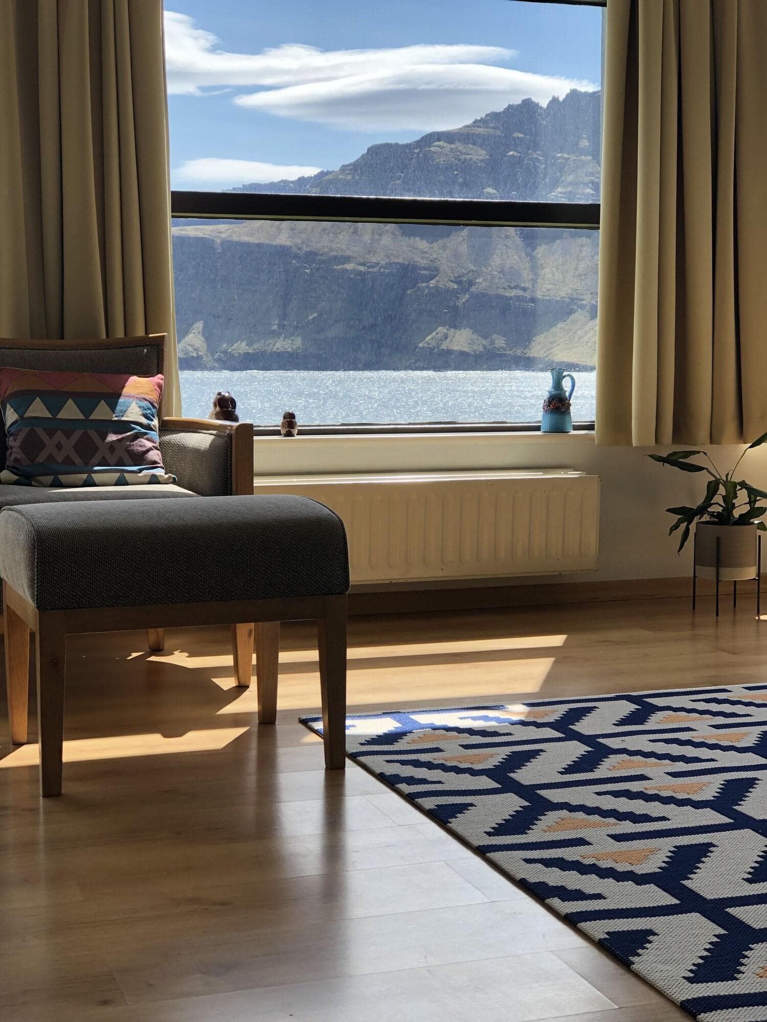 The Cliff Hotel, Bar