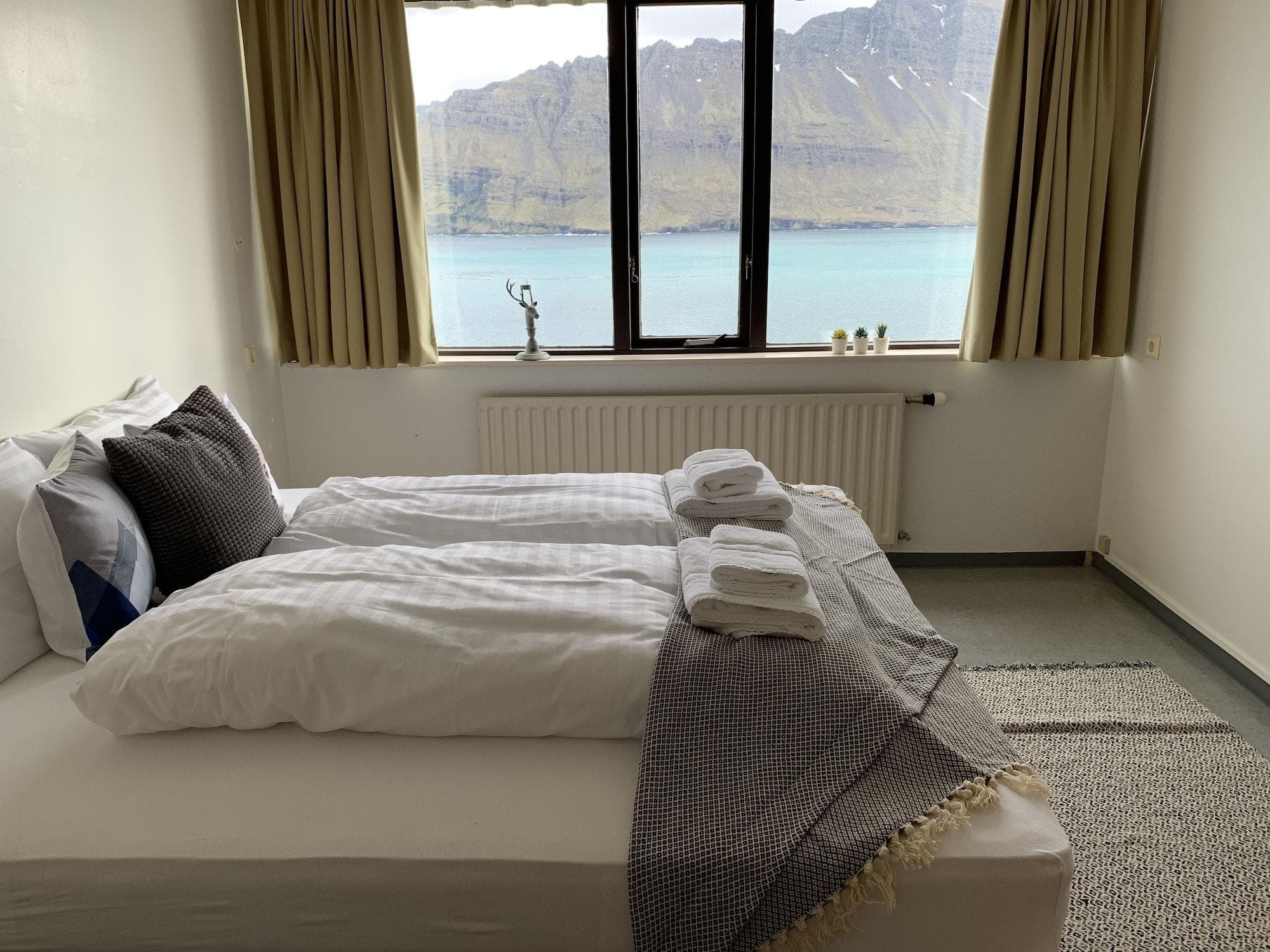 The Cliff Hotel, Room