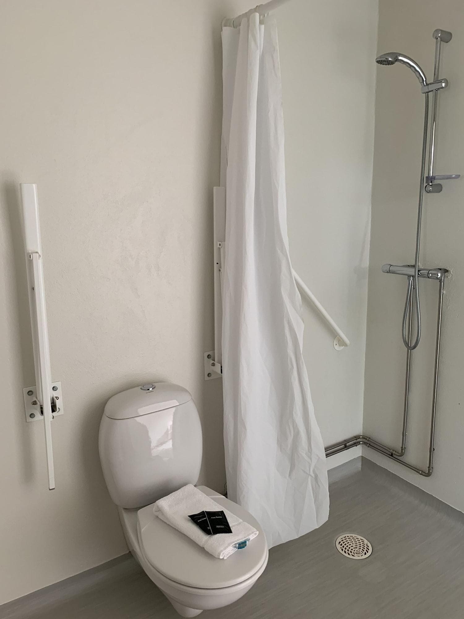 The Cliff Hotel, Room