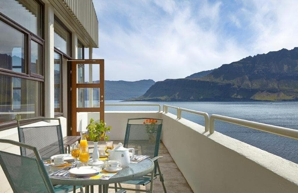 The Cliff Hotel, Room