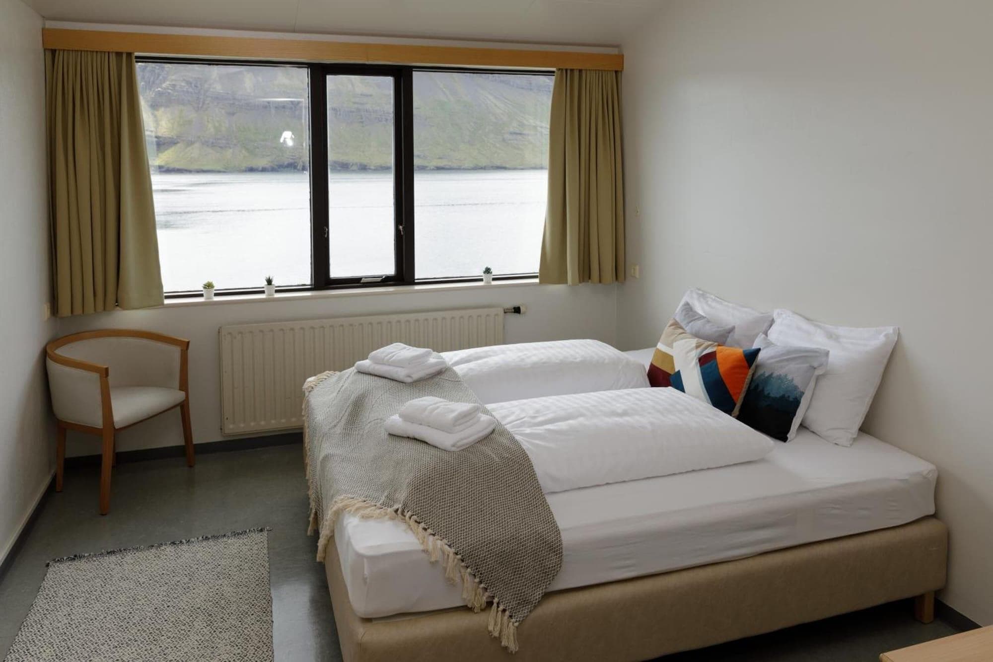 The Cliff Hotel, Room