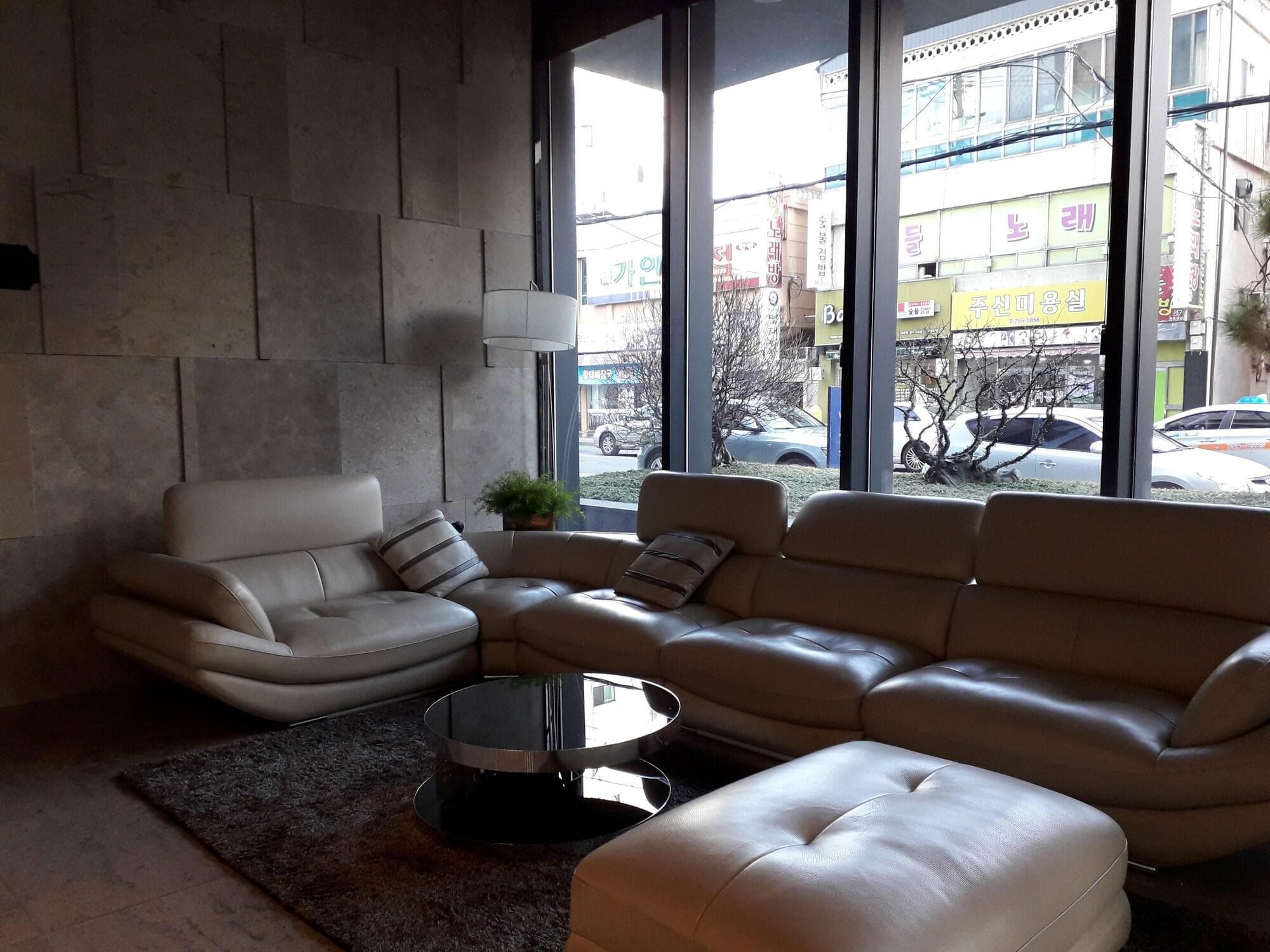 J Square Hotel, Sports and Entertainment