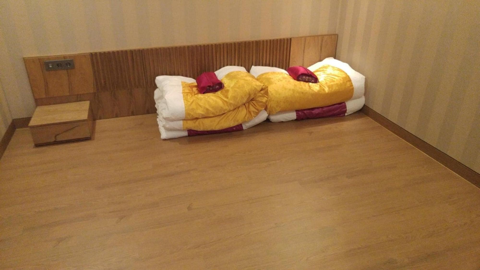 J Square Hotel, Lobby