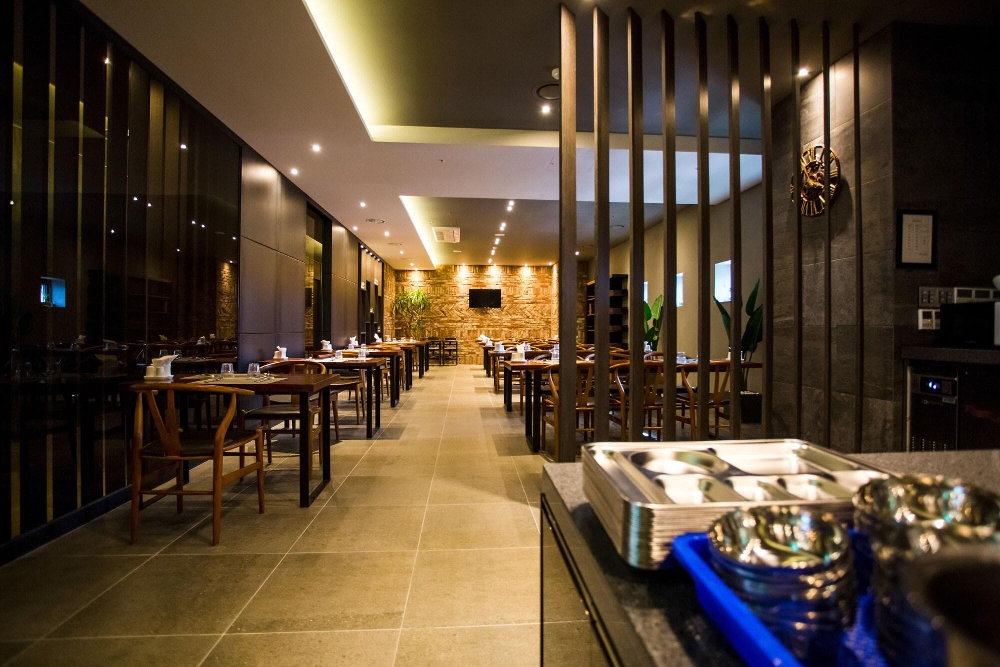 J Square Hotel, Restaurant