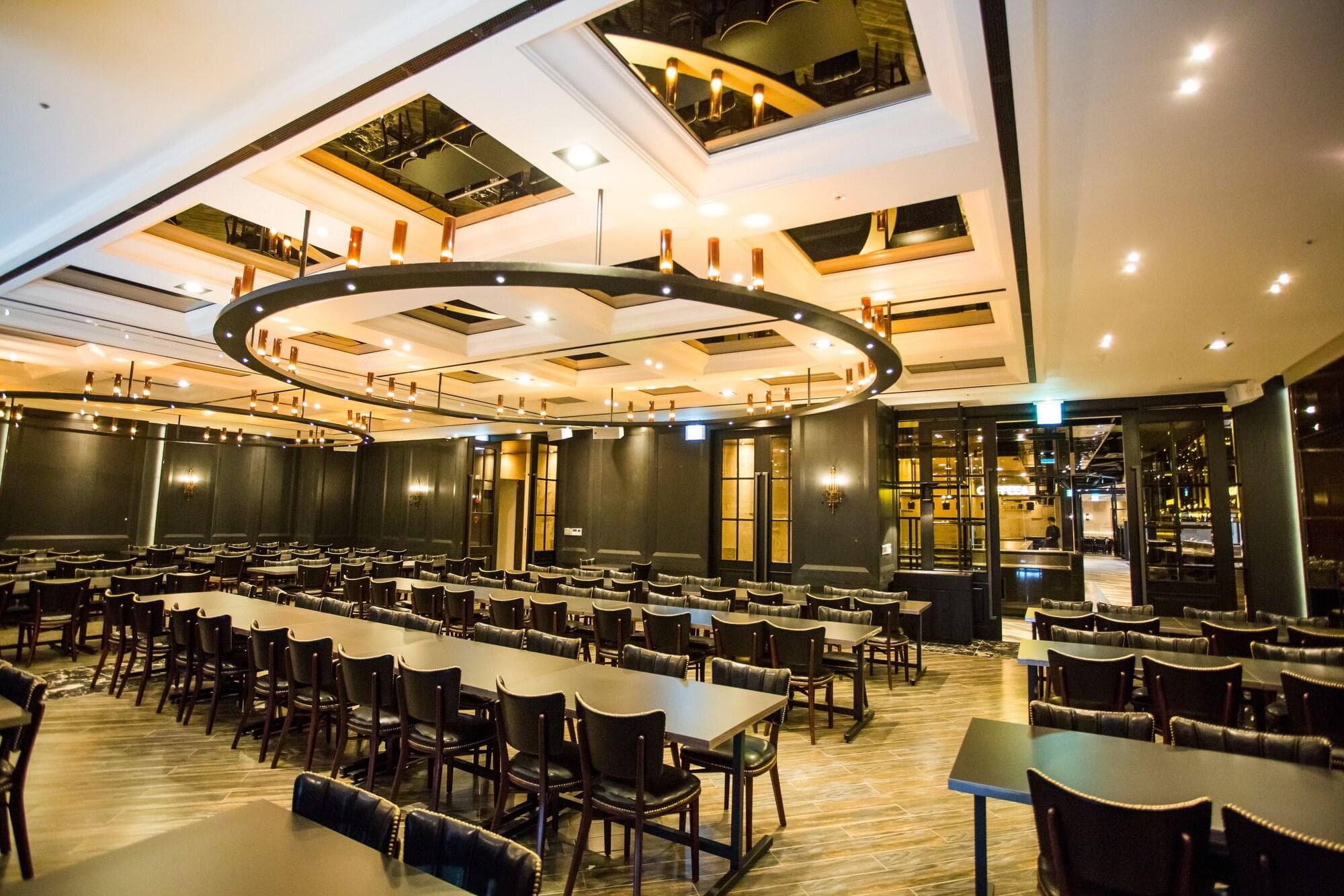 J Square Hotel, Restaurant