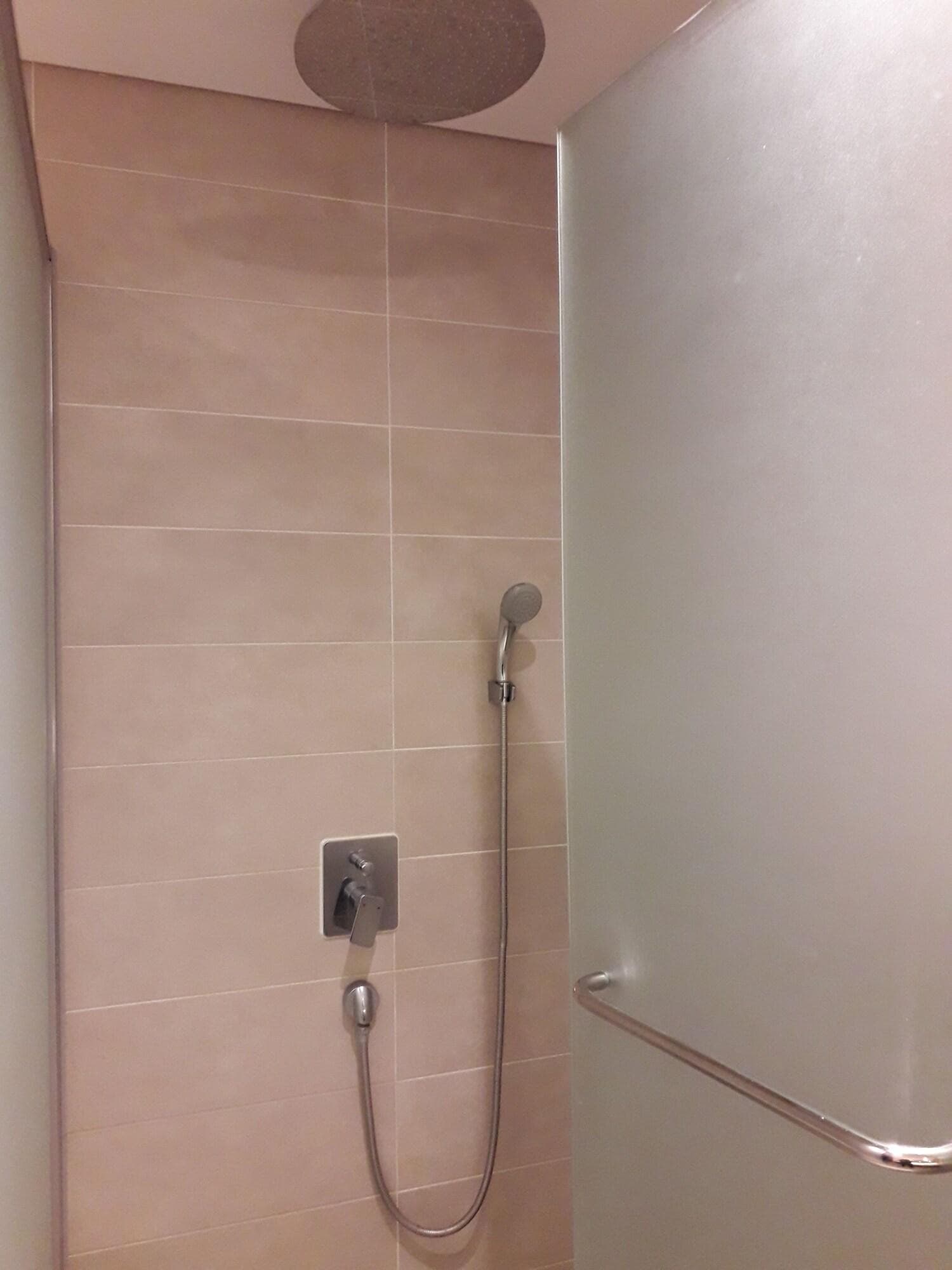 J Square Hotel, Room