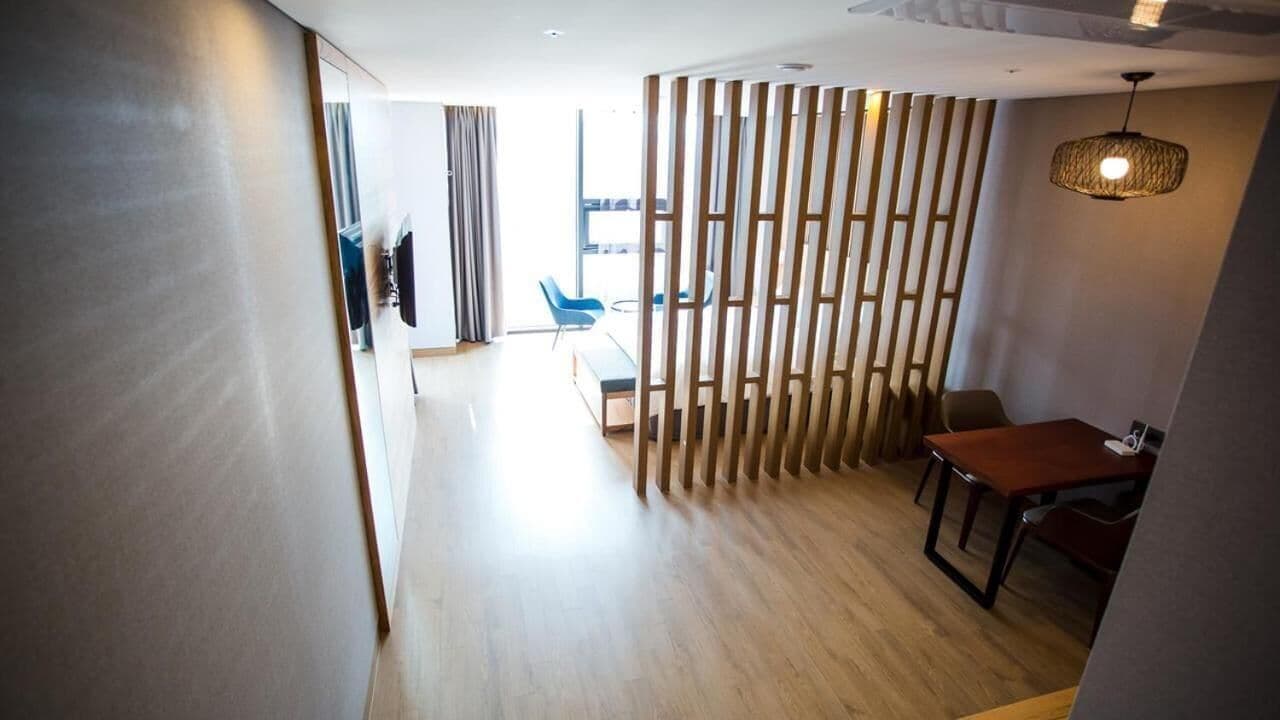 J Square Hotel, Room