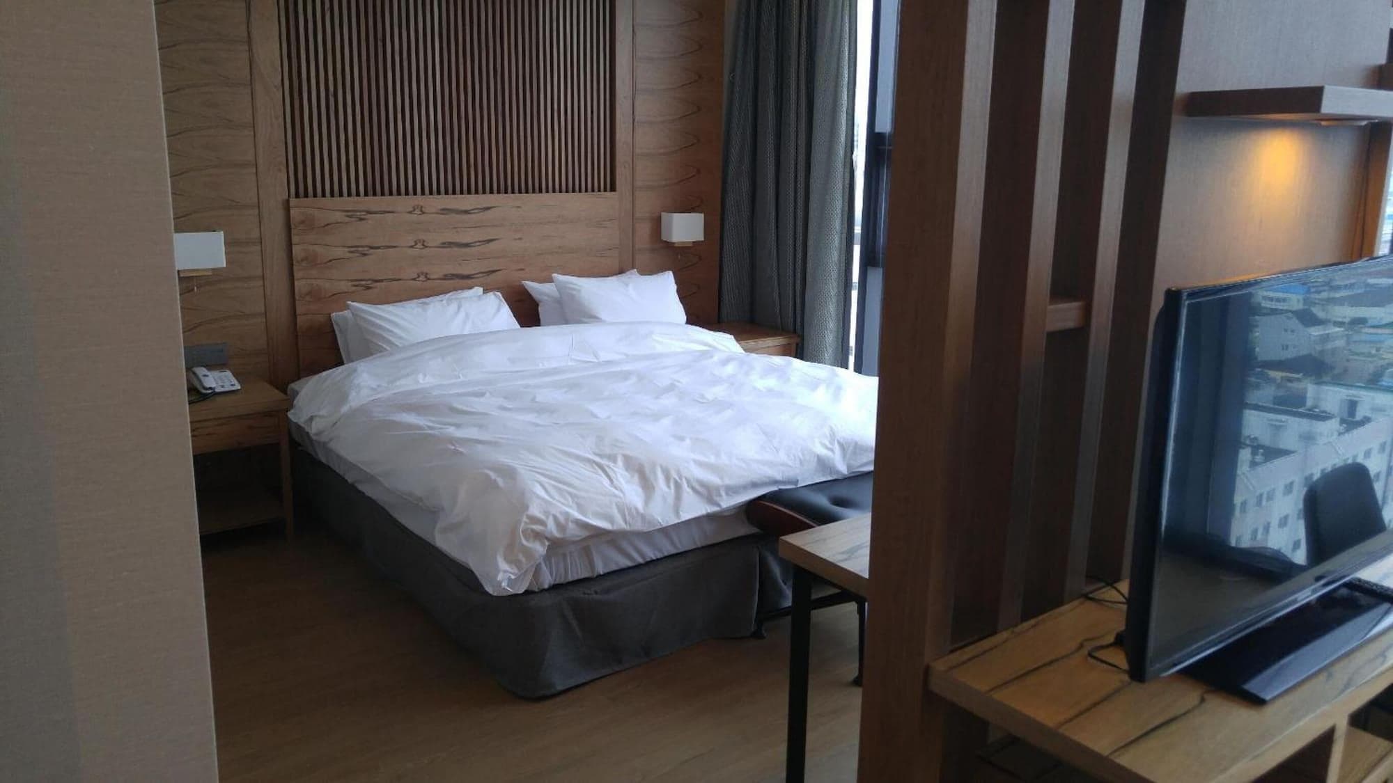 J Square Hotel, Room