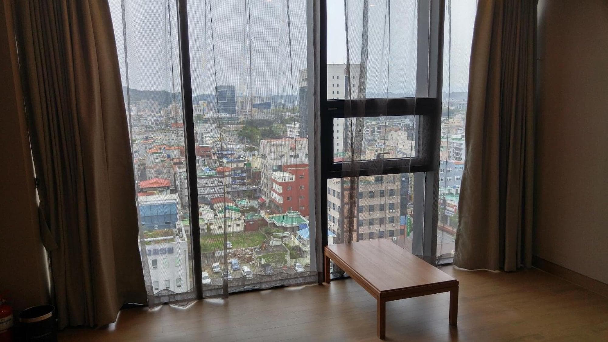 J Square Hotel, Room