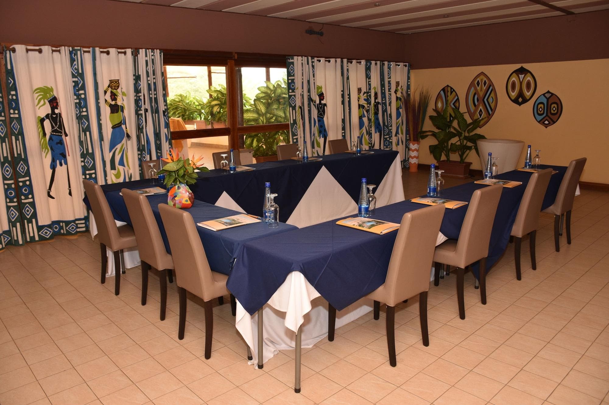 Hotel Club Du Lac Tanganyika, Conferences