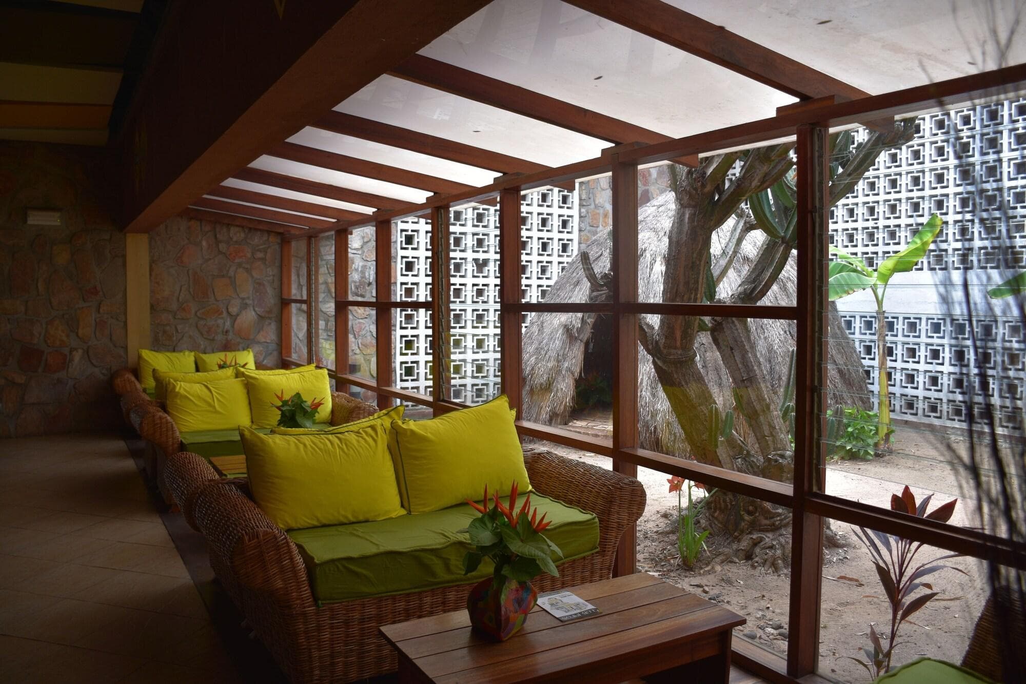 Hotel Club Du Lac Tanganyika, Lobby