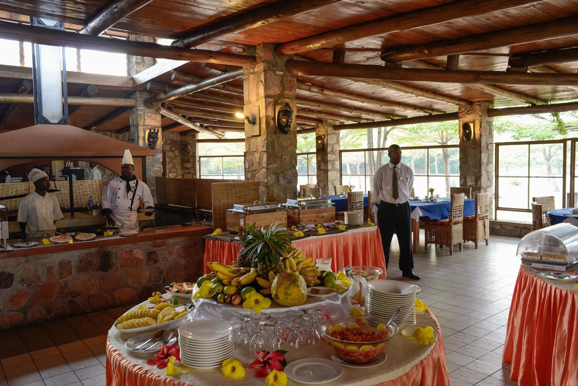 Hotel Club Du Lac Tanganyika, Restaurant