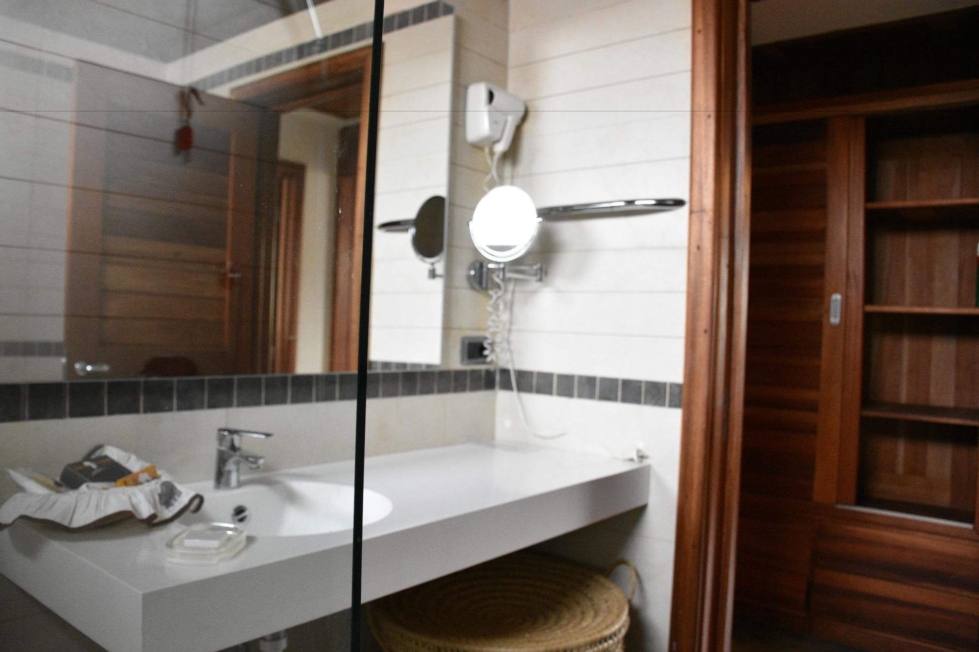 Hotel Club Du Lac Tanganyika, Room